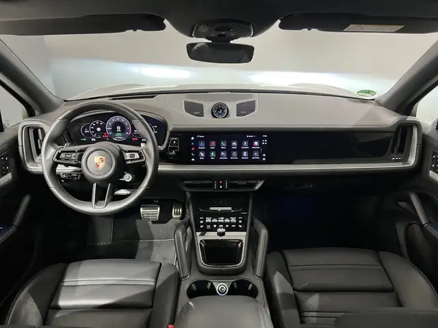 Porsche Cayenne view 27