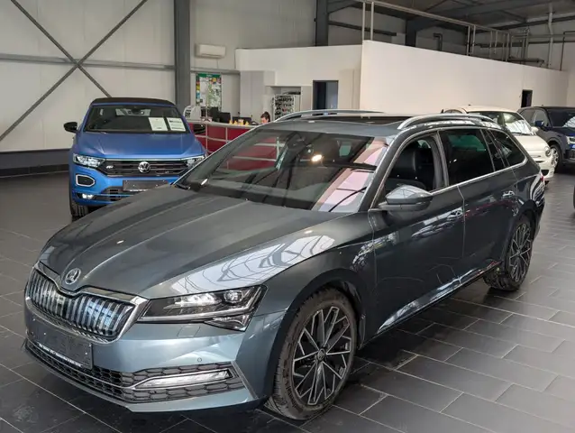 Skoda Superb Combi 1.4 TSI iV DSG L&K AHK 8fach 1.Hand