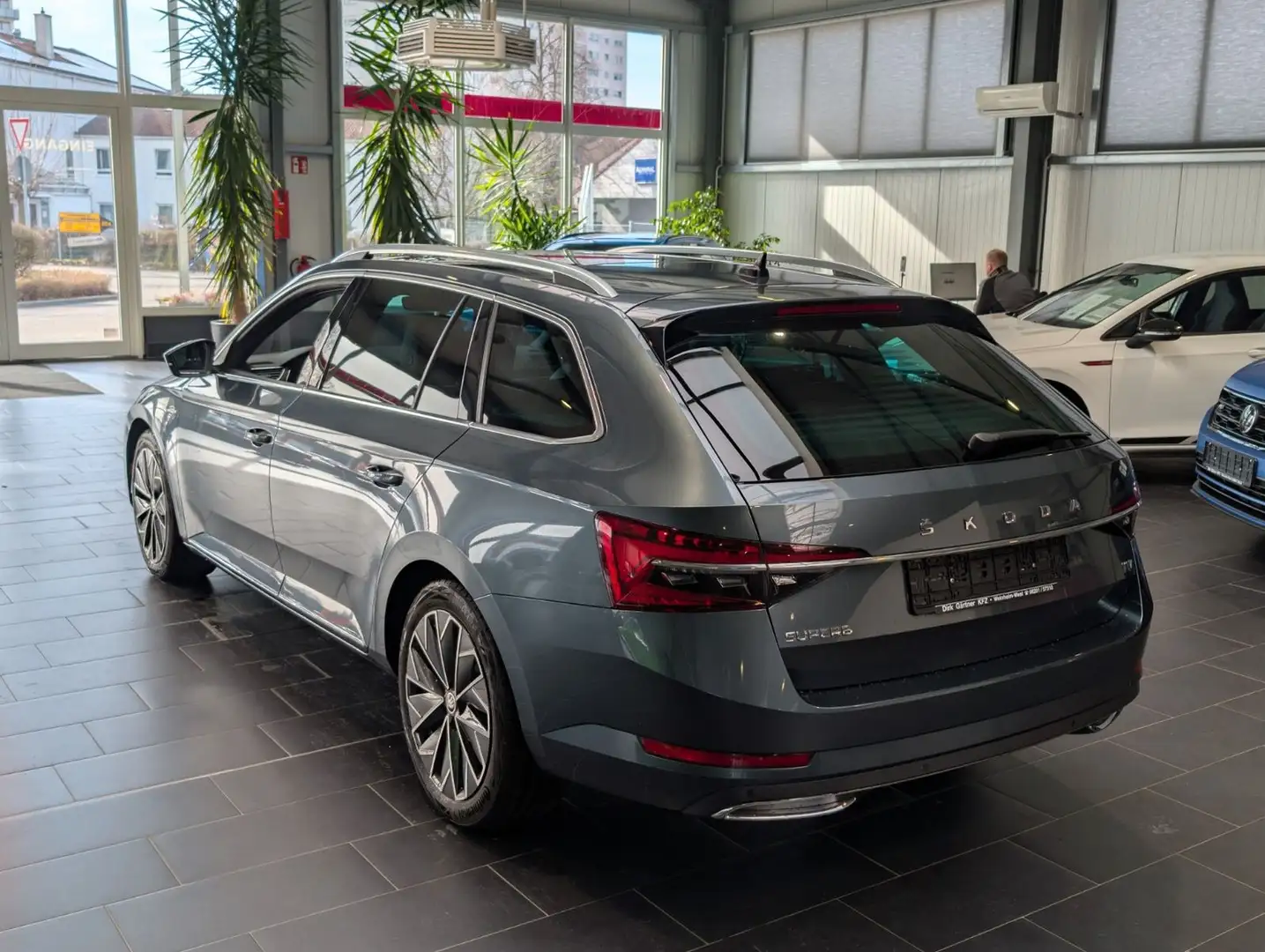 Skoda Superb Combi 1.4 TSI iV DSG L&K AHK 8fach 1.Hand Šedá - 2