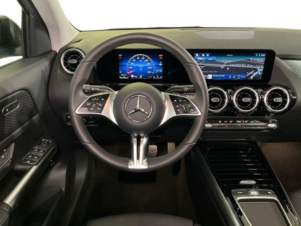 Mercedes-Benz GLA 2026 — фото 11