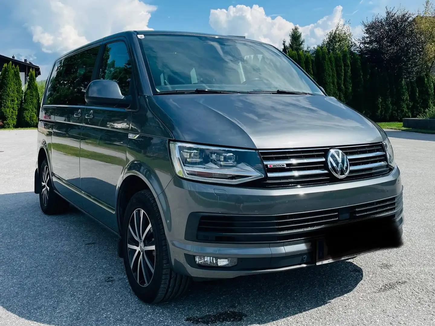 Volkswagen T6 Caravelle Caravelle Comfortline 2,0 TDI 4Motion DSG Grau - 2