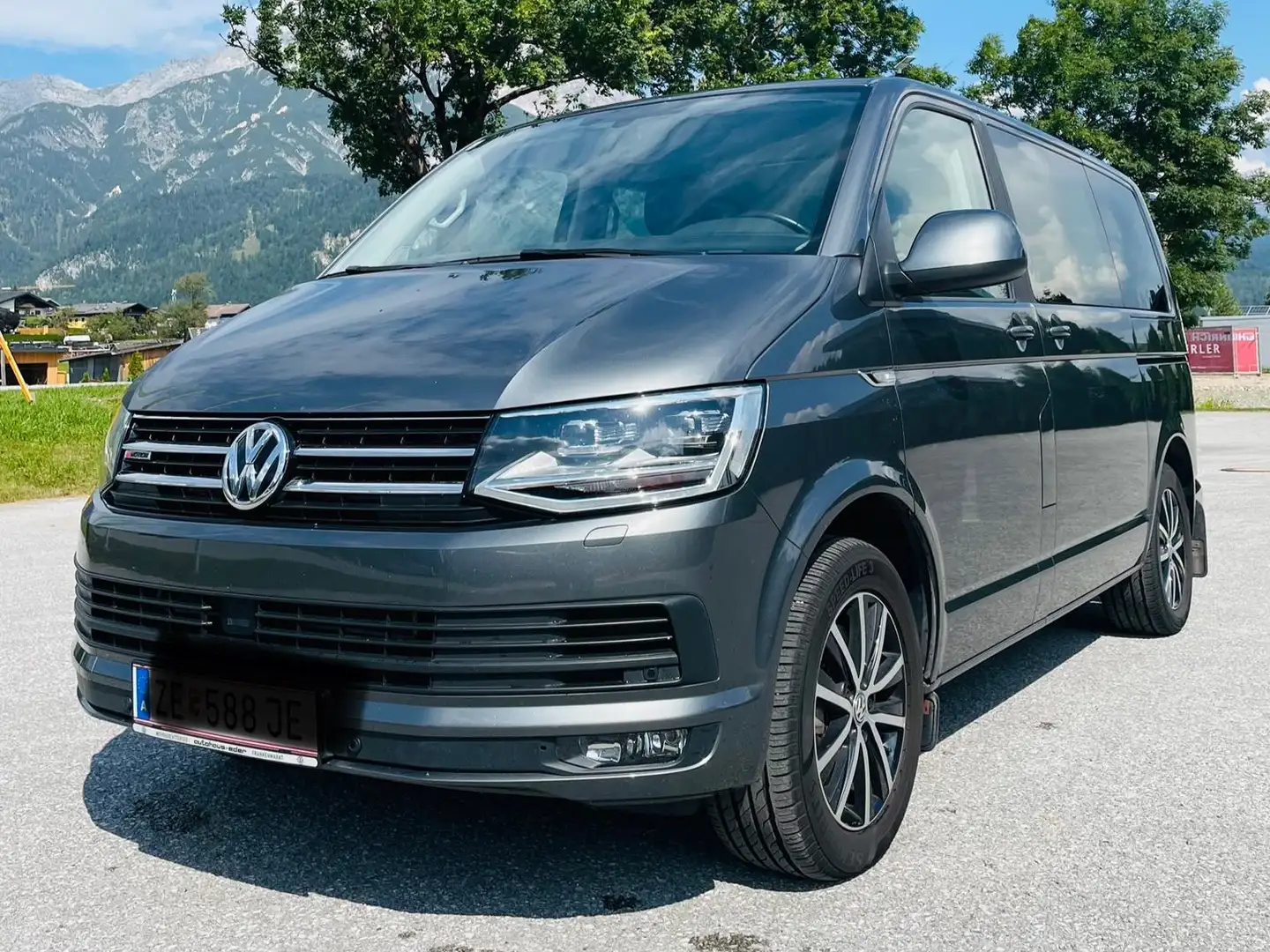 Volkswagen T6 Caravelle Caravelle Comfortline 2,0 TDI 4Motion DSG Grau - 1
