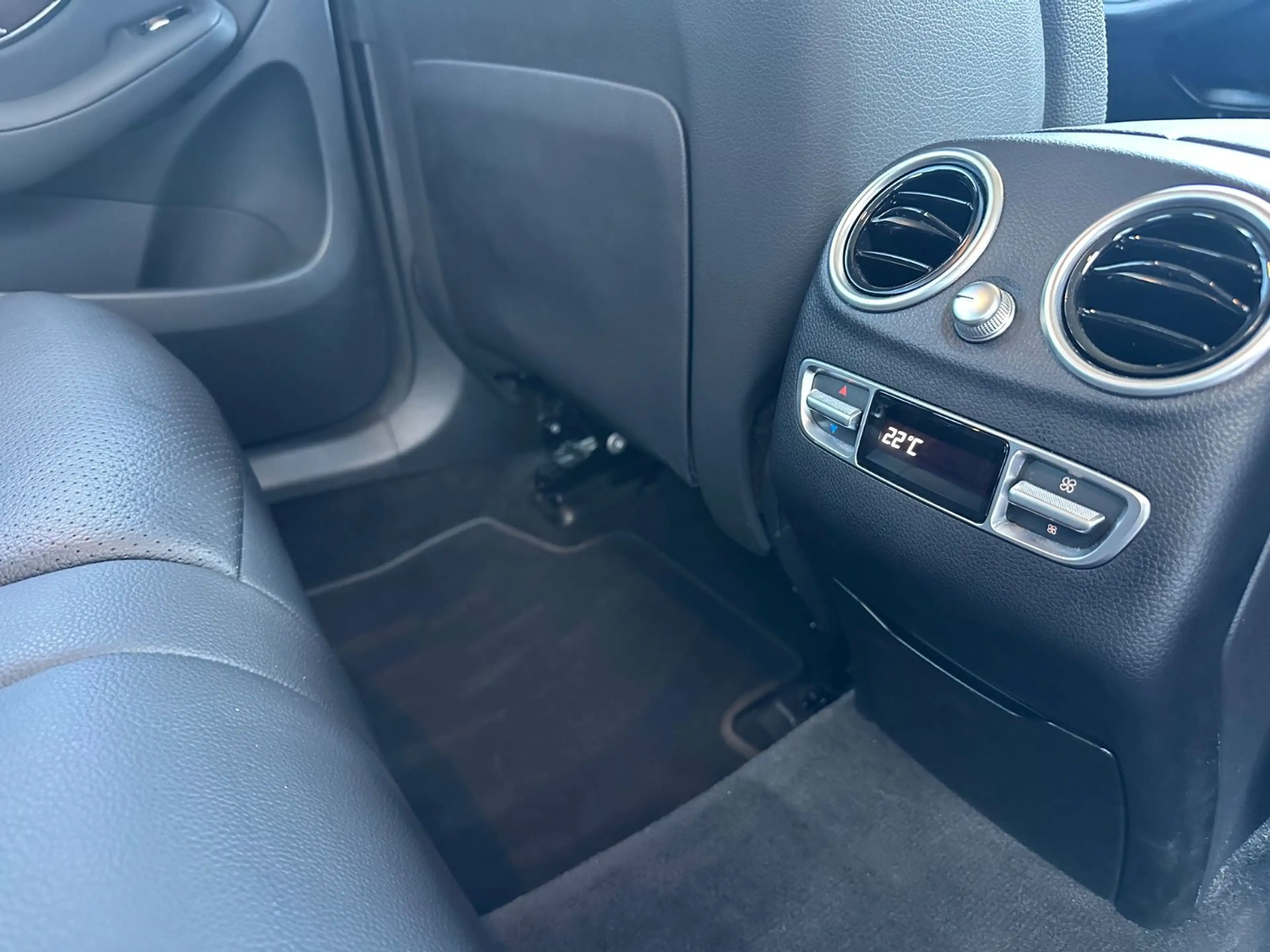 Mercedes-Benz GLC 300 de 4M Navi LED Kamera Memory — photo 8