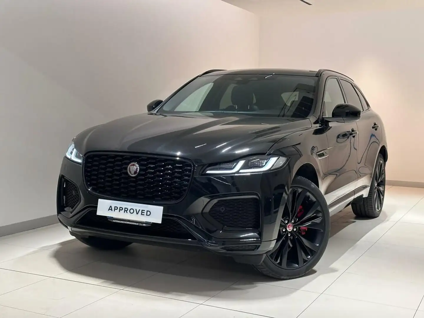 Jaguar F-Pace 2.0 P250 R-Dynamic SE awd auto Noir - 1