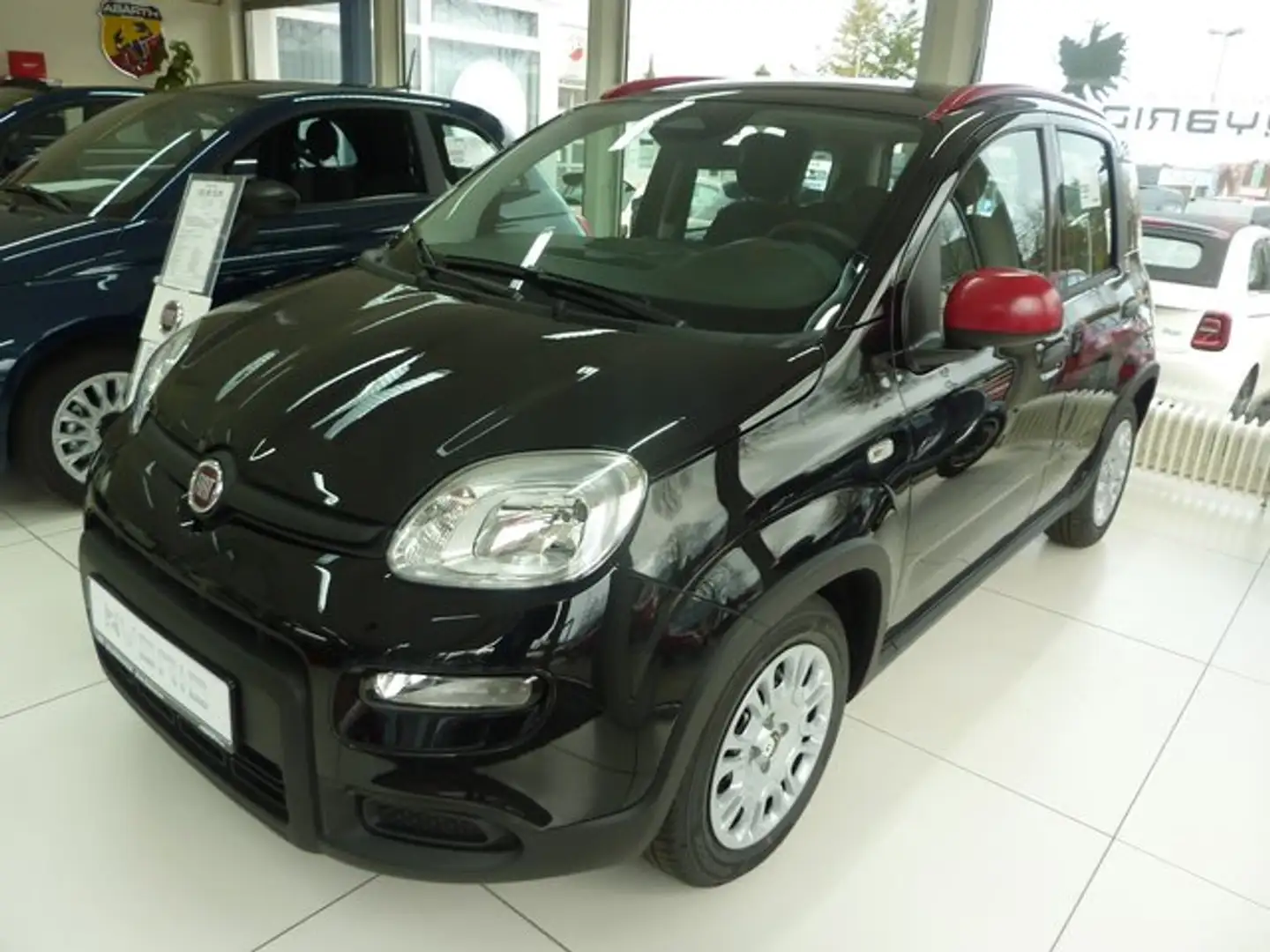 Fiat Panda Pandina HYBRID 1,0  51 kW ( 70 PS ) Sitzheizung Re Schwarz - 1