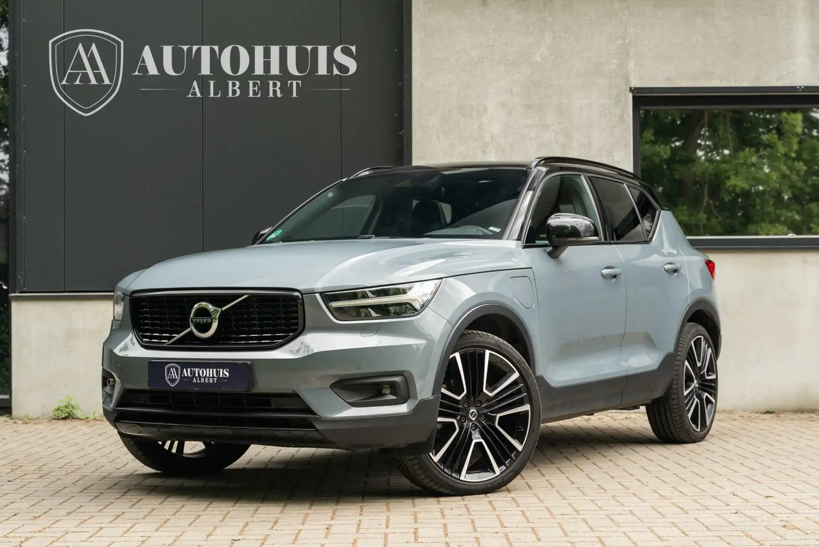 Volvo XC40 1.5 T5 Recharge R-Design 21' H&K Pano Memory ACC Grijs - 1