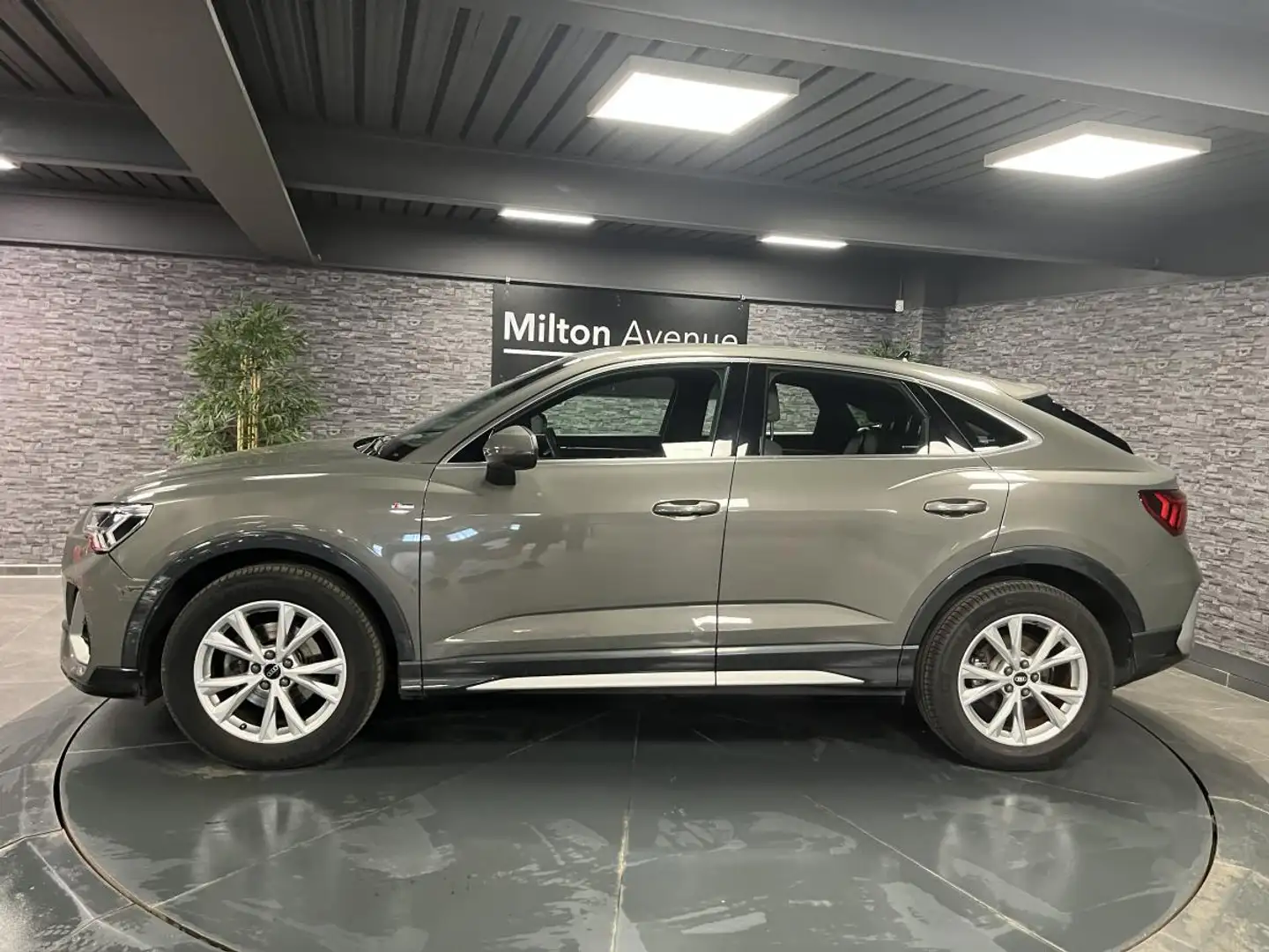 Audi Q3 Sportback 1.5 35 TFSI - 150 - BV S-tronic  S Line Gris - 2