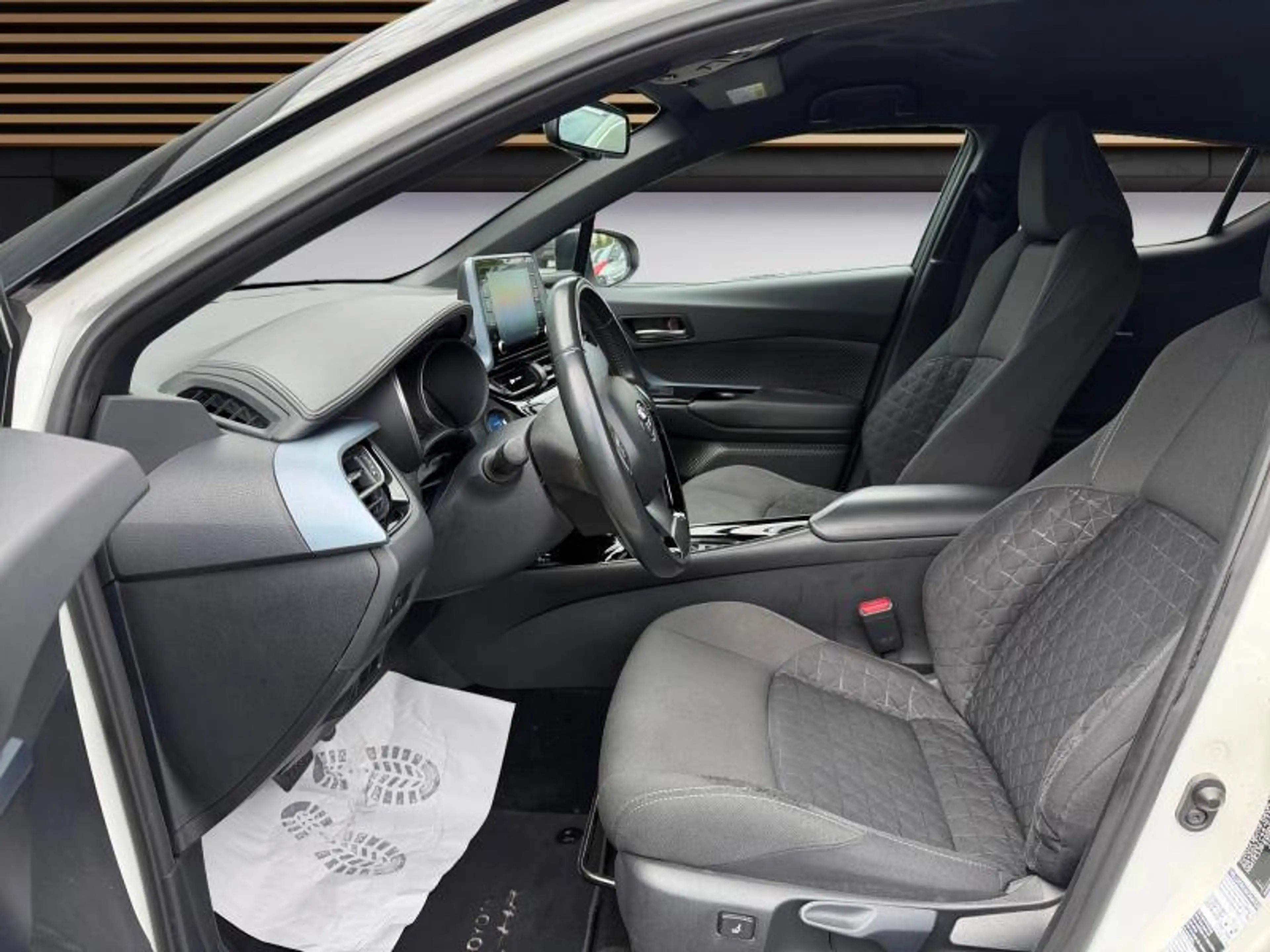 Toyota C-HR C-LUB BI-TONE — photo 10