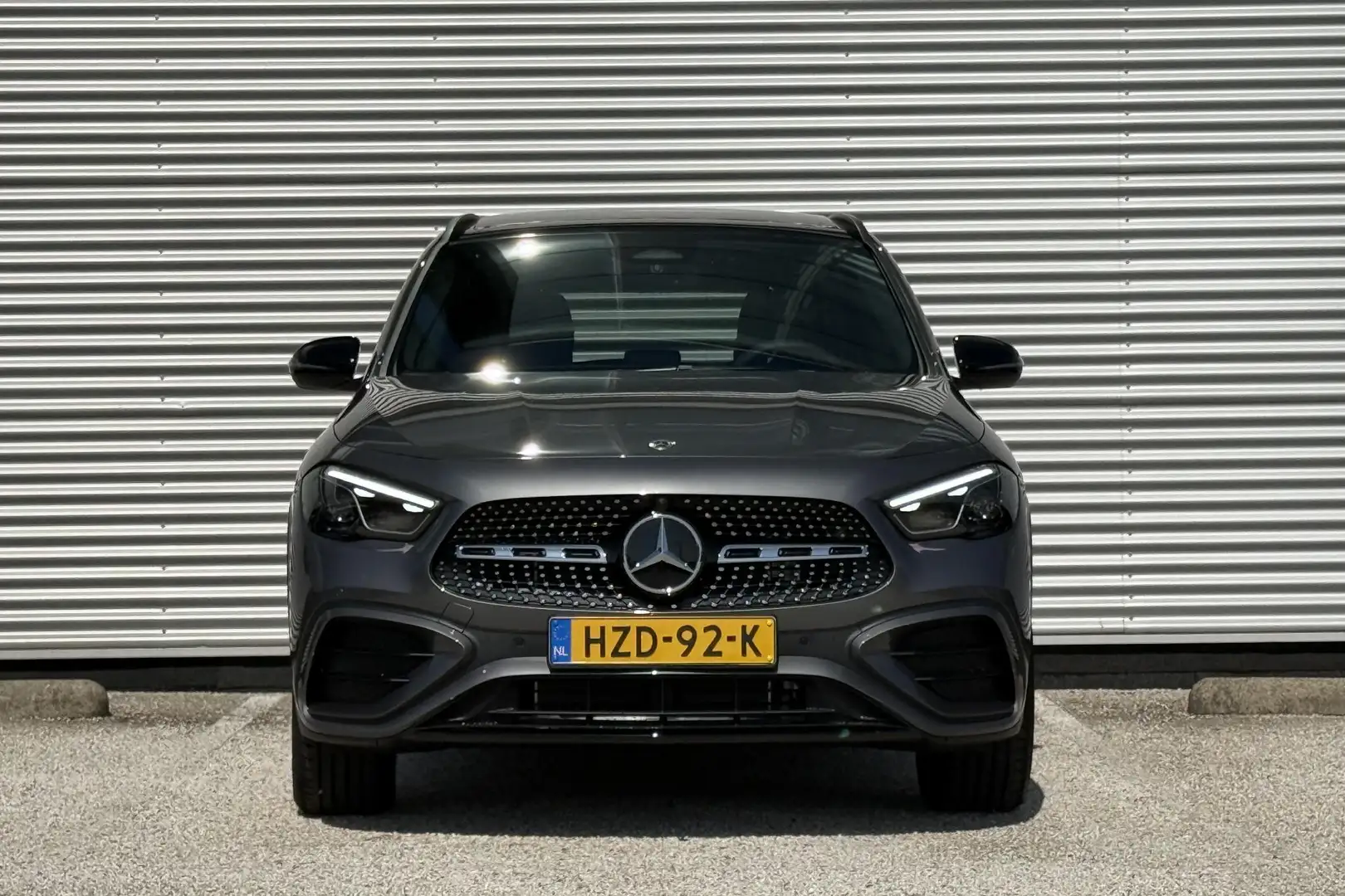 Mercedes-Benz GLA 250 GLA 250e Automaat Business Solution AMG | Nightpak Gris - 2