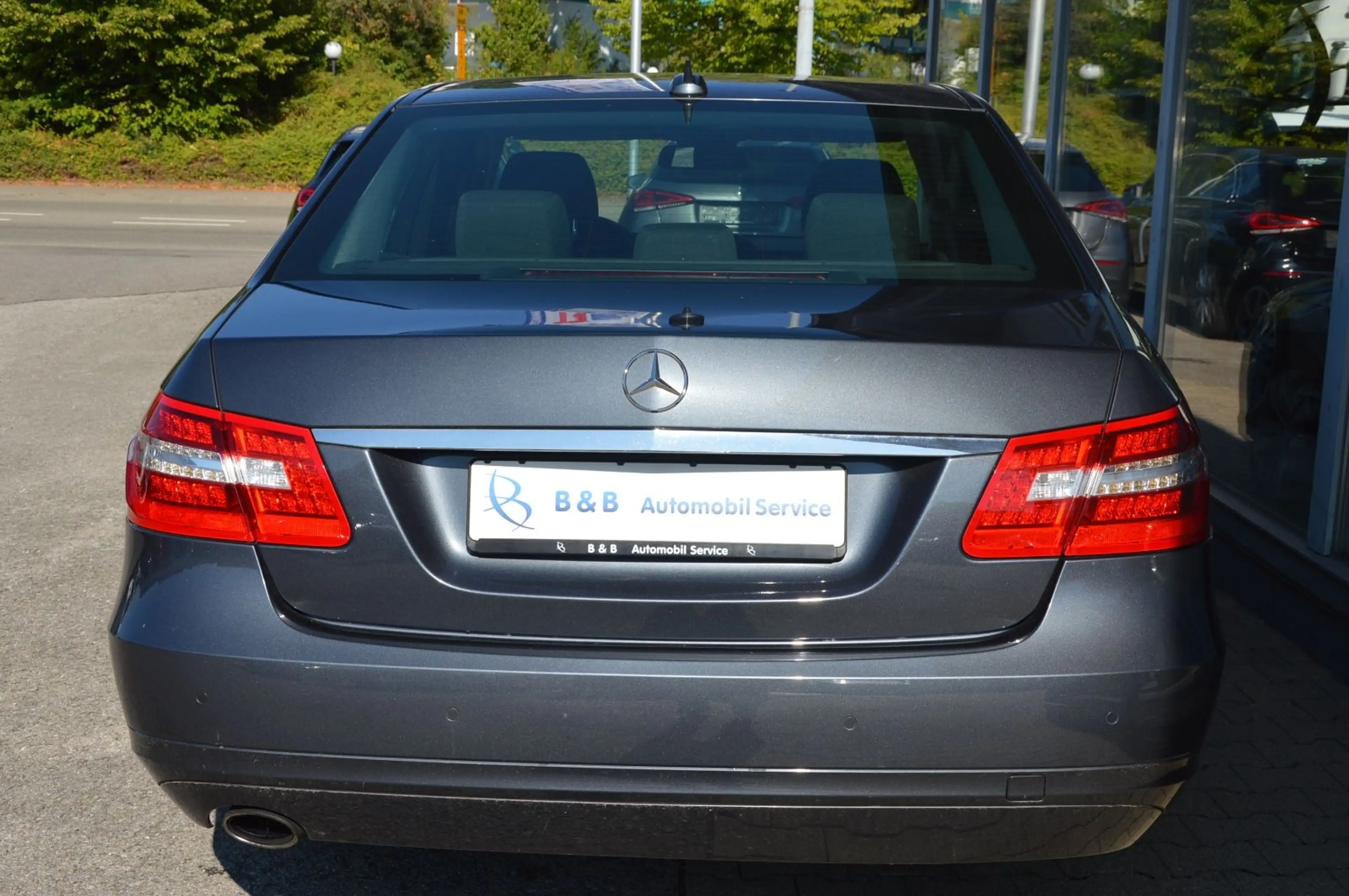 Mercedes-Benz E 250 CGI Lim. AUTOMATIK*PDC*SHZ*SHD*NAVI* — photo 7