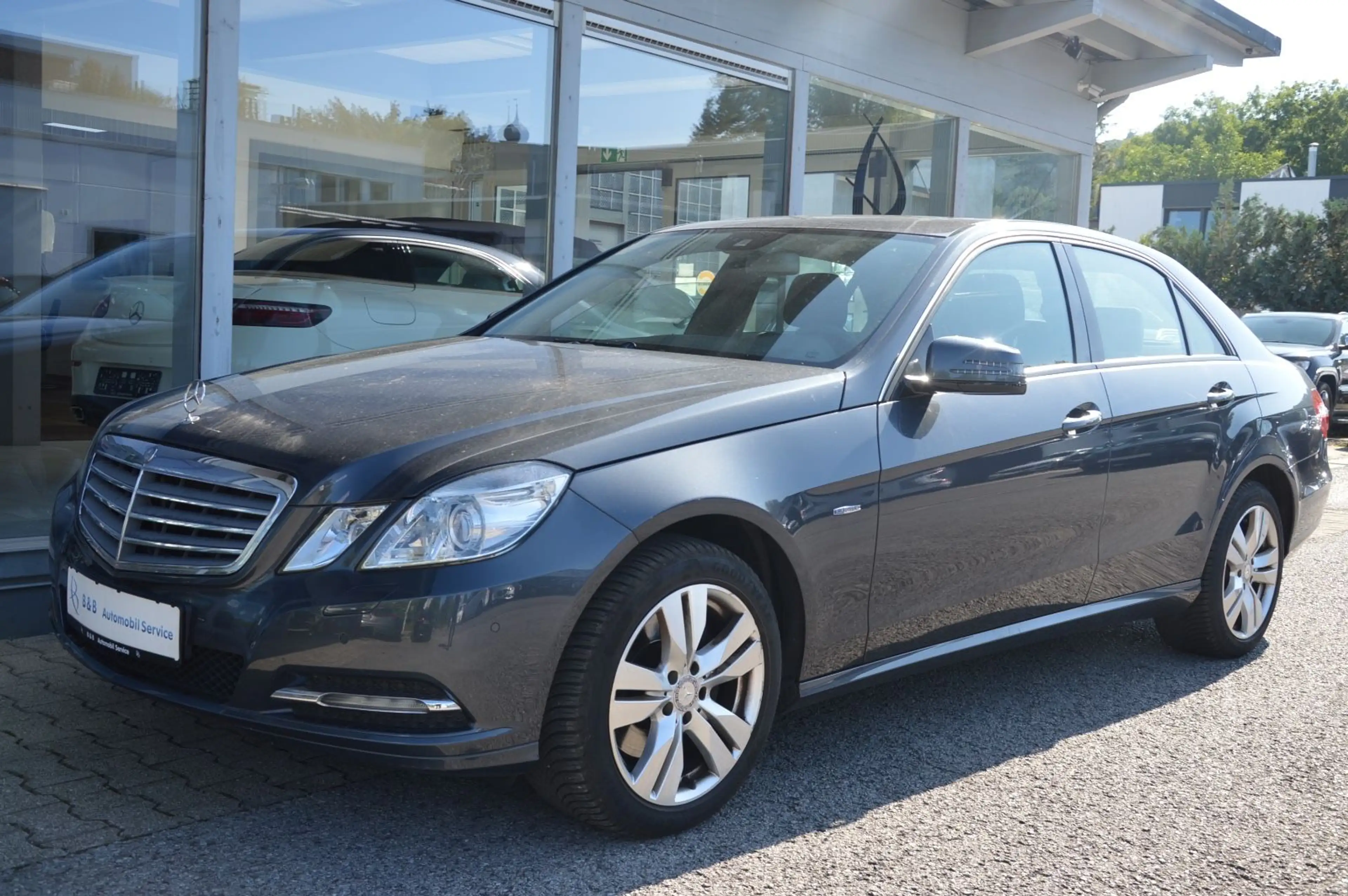 Mercedes-Benz E 250 CGI Lim. AUTOMATIK*PDC*SHZ*SHD*NAVI*