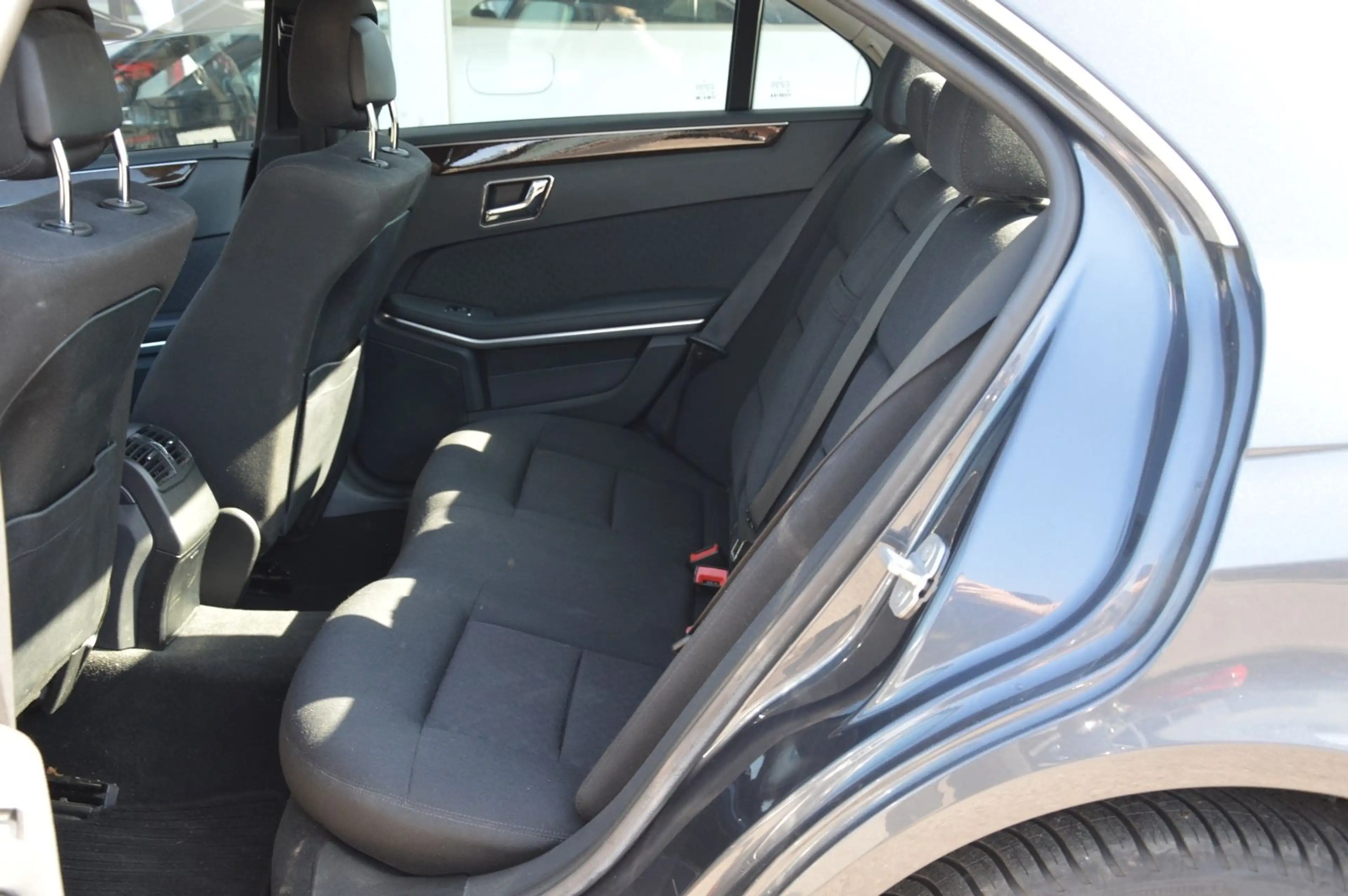 Mercedes-Benz E 250 CGI Lim. AUTOMATIK*PDC*SHZ*SHD*NAVI* — photo 12