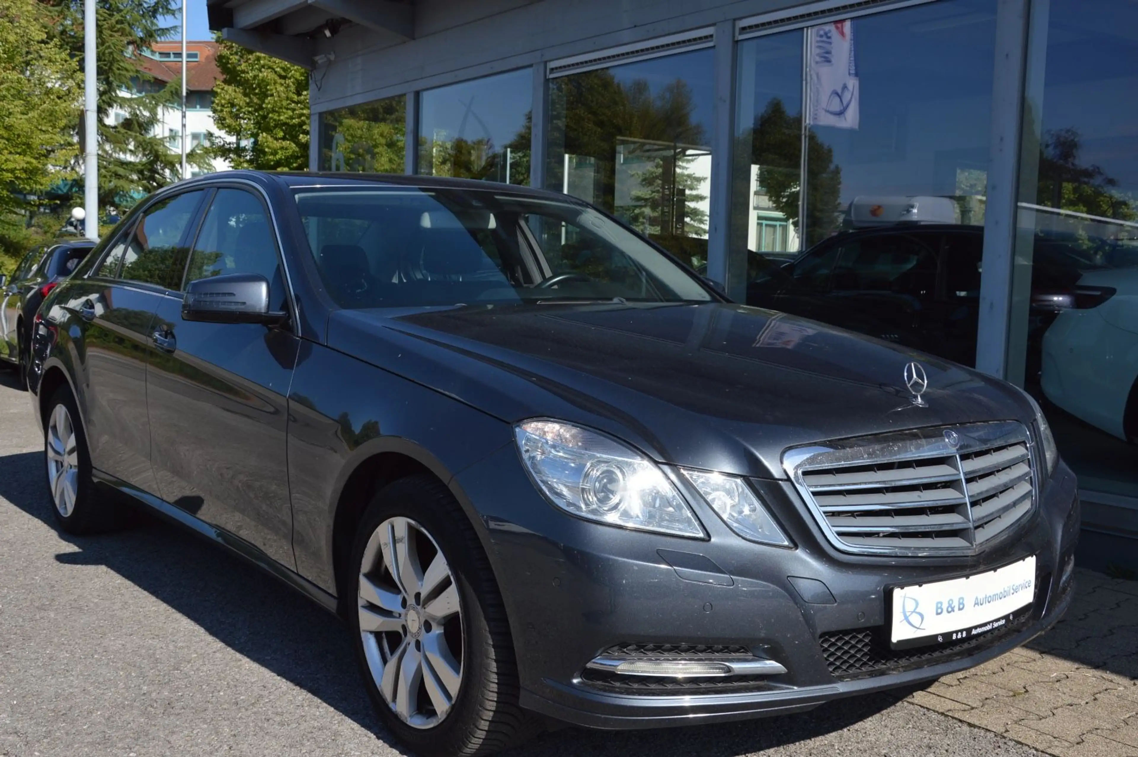 Mercedes-Benz E 250 CGI Lim. AUTOMATIK*PDC*SHZ*SHD*NAVI* — photo 4