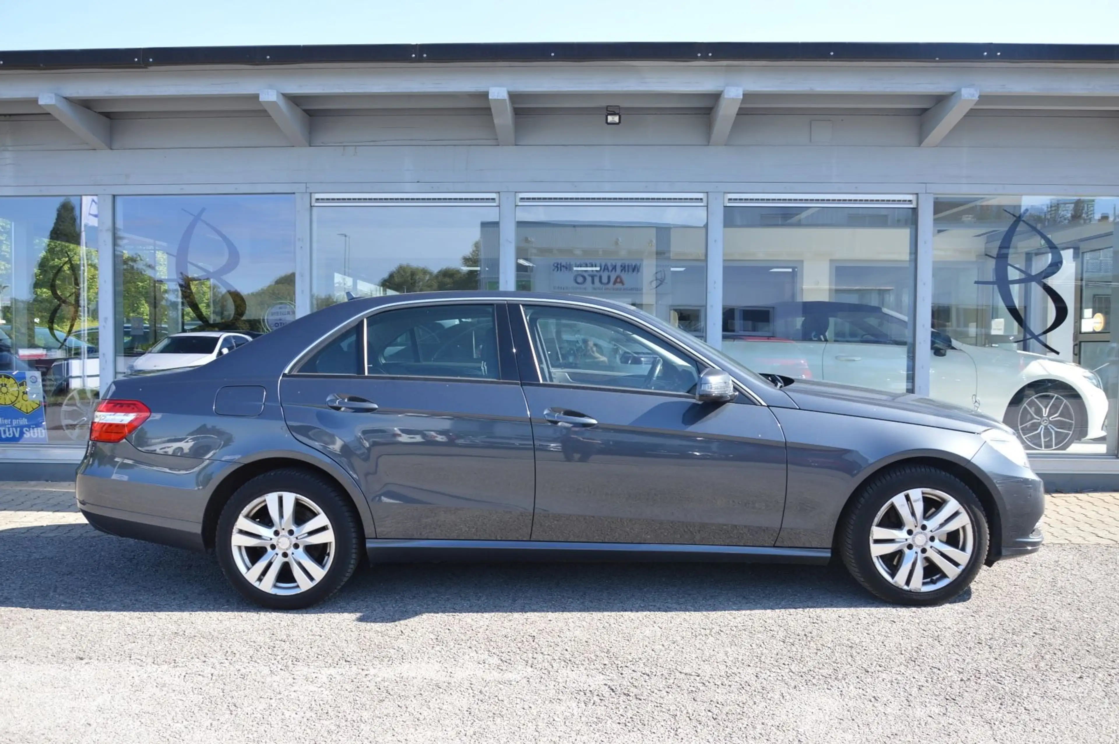 Mercedes-Benz E 250 CGI Lim. AUTOMATIK*PDC*SHZ*SHD*NAVI* — photo 5