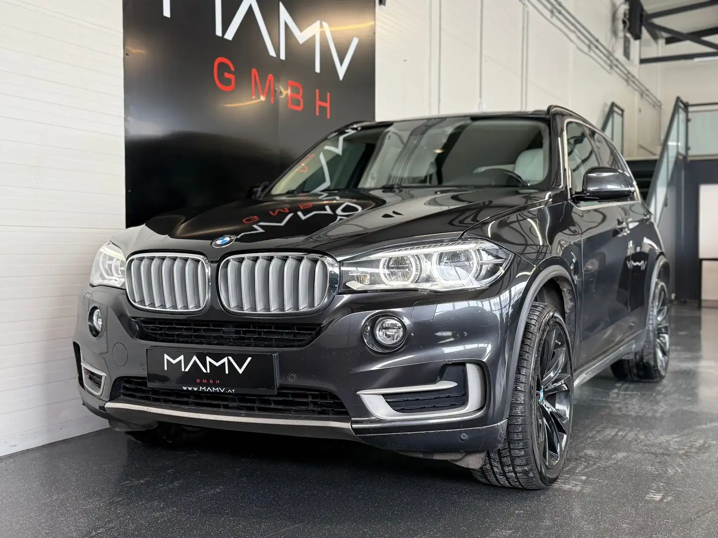 BMW X5 xDrive 40d  AHK 1. Besitz LED Finanzierung Grau - 1