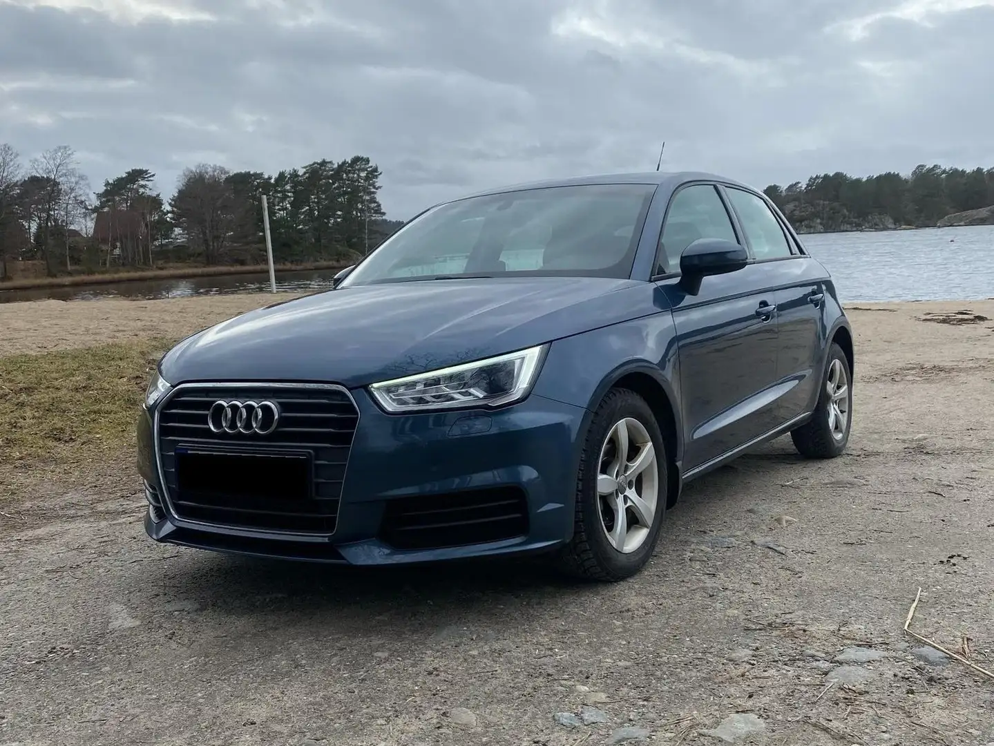Audi A1 A1 1.4 TDI (ultra) Sportback S tronic Blau - 2