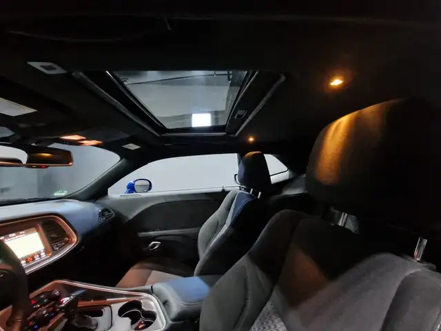 Dodge Challenger view 9