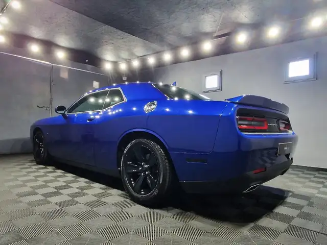 Dodge Challenger view 3