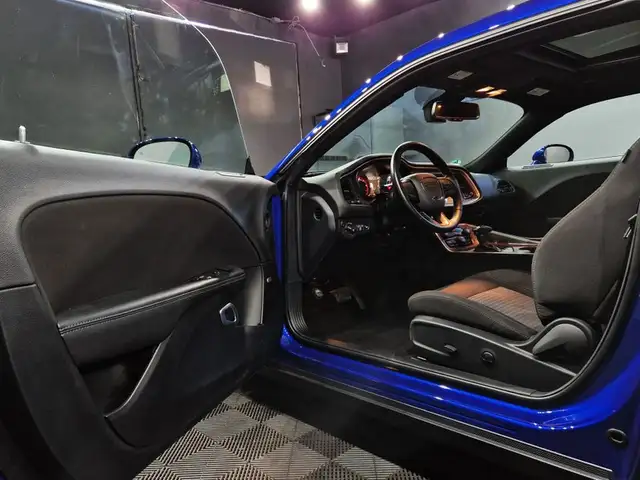 Dodge Challenger view 8
