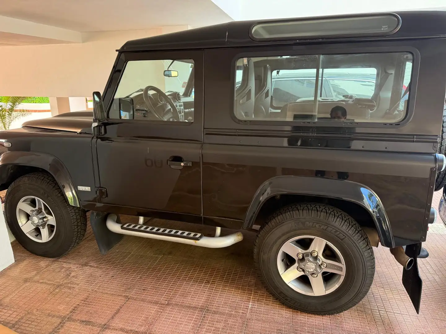 Land Rover Defender Defender 90 SW SVX 60 Anniversary Negro - 2