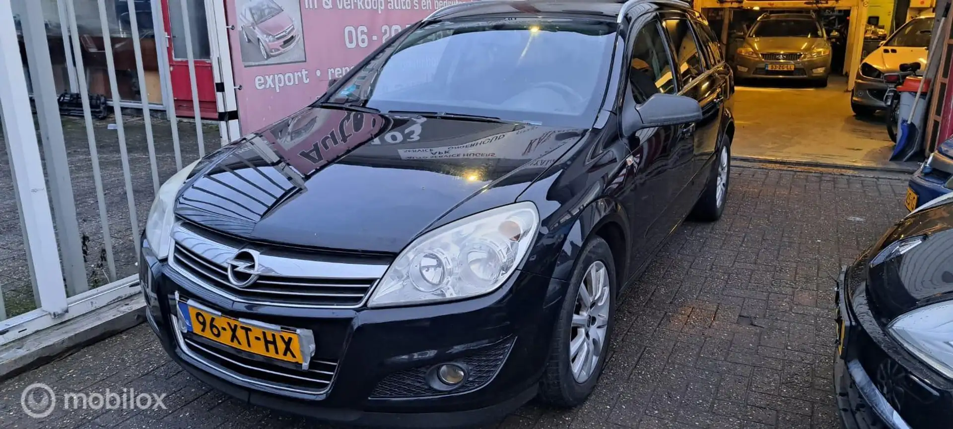 Opel Astra Wagon 1.6 LPG Schwarz - 1