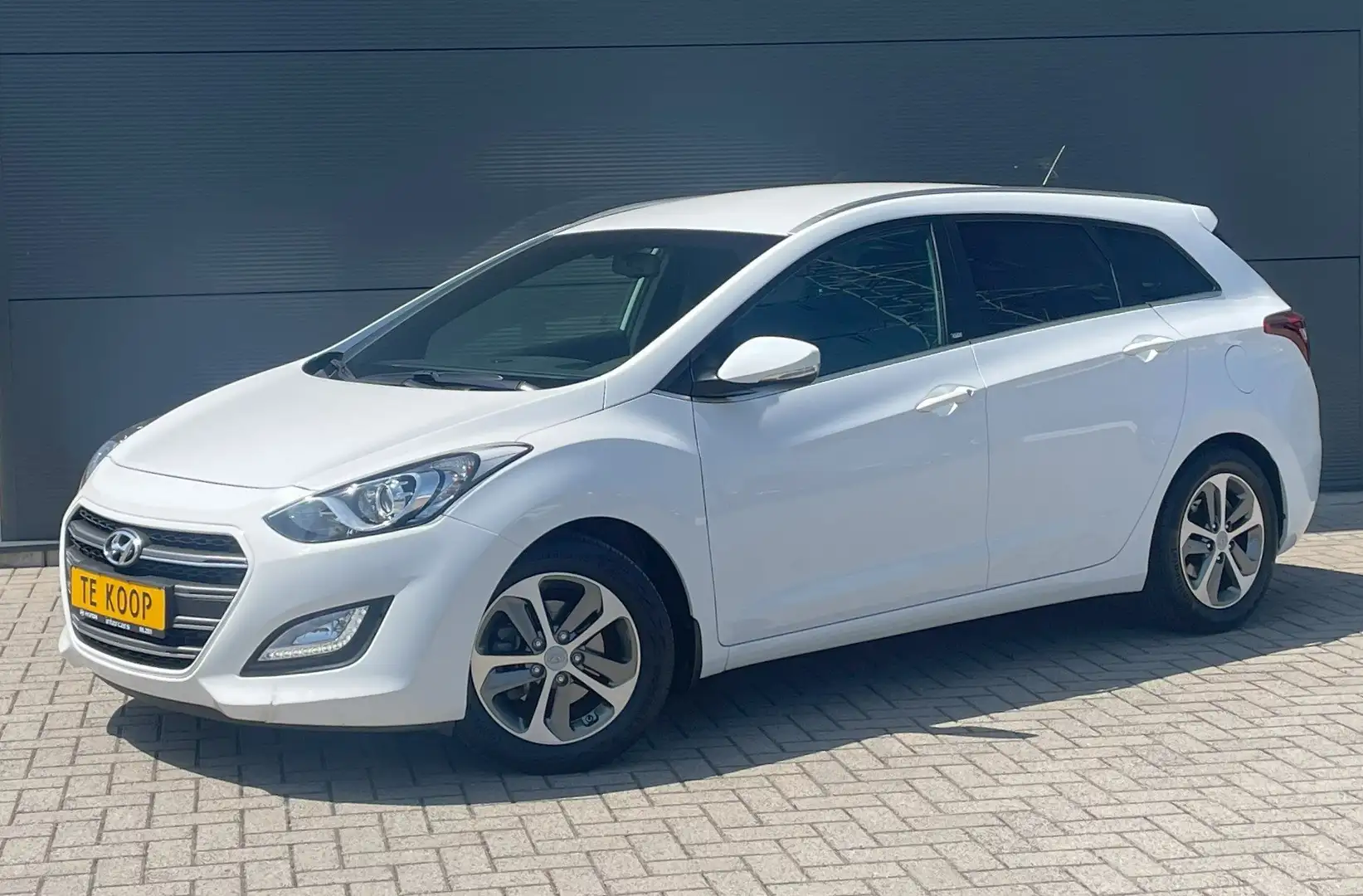 Hyundai i30 SW 1.6 GDi Pop DCT Blanc - 1