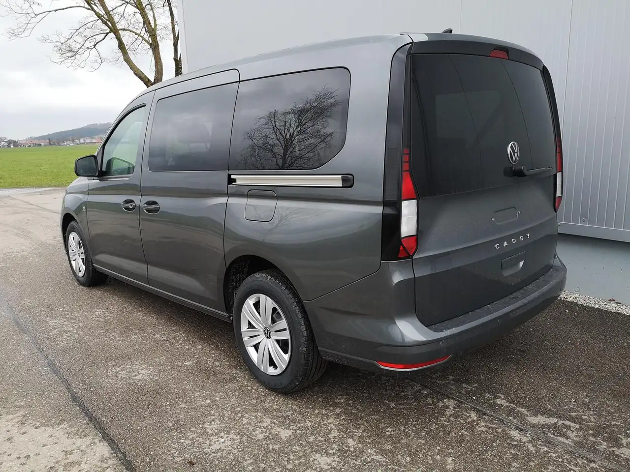 Volkswagen Caddy 1.5TSI DSG ACC Kam GV5 App 2