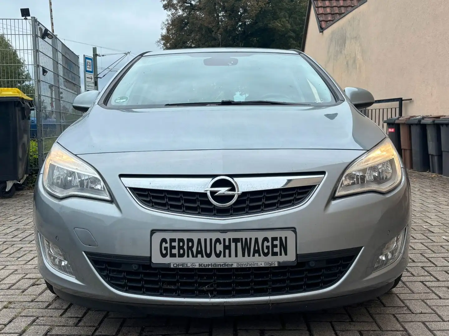 Opel Astra J Lim. 5-trg. Edition Mit TÜV NEU Argent - 1