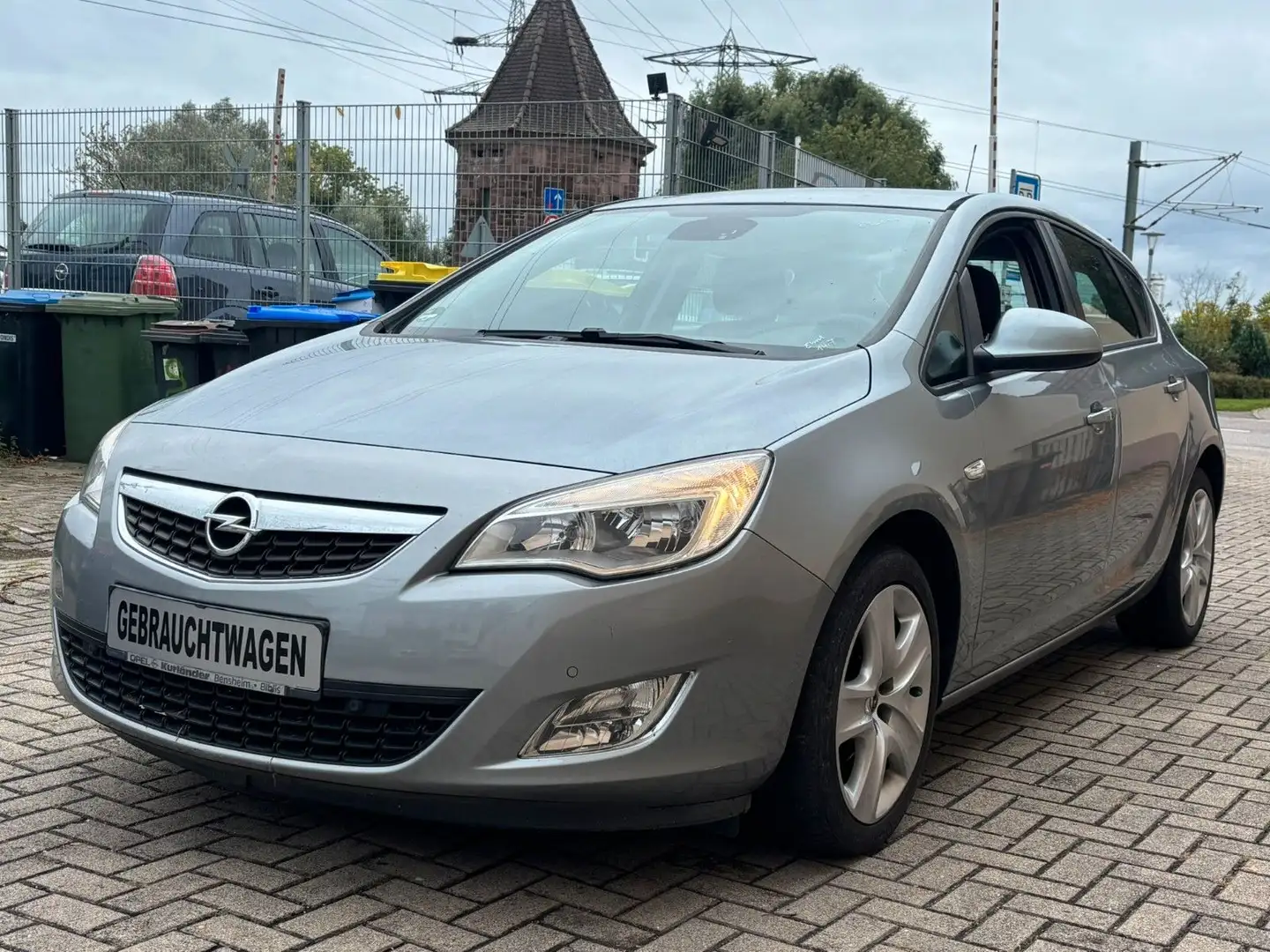 Opel Astra J Lim. 5-trg. Edition Mit TÜV NEU Argent - 2