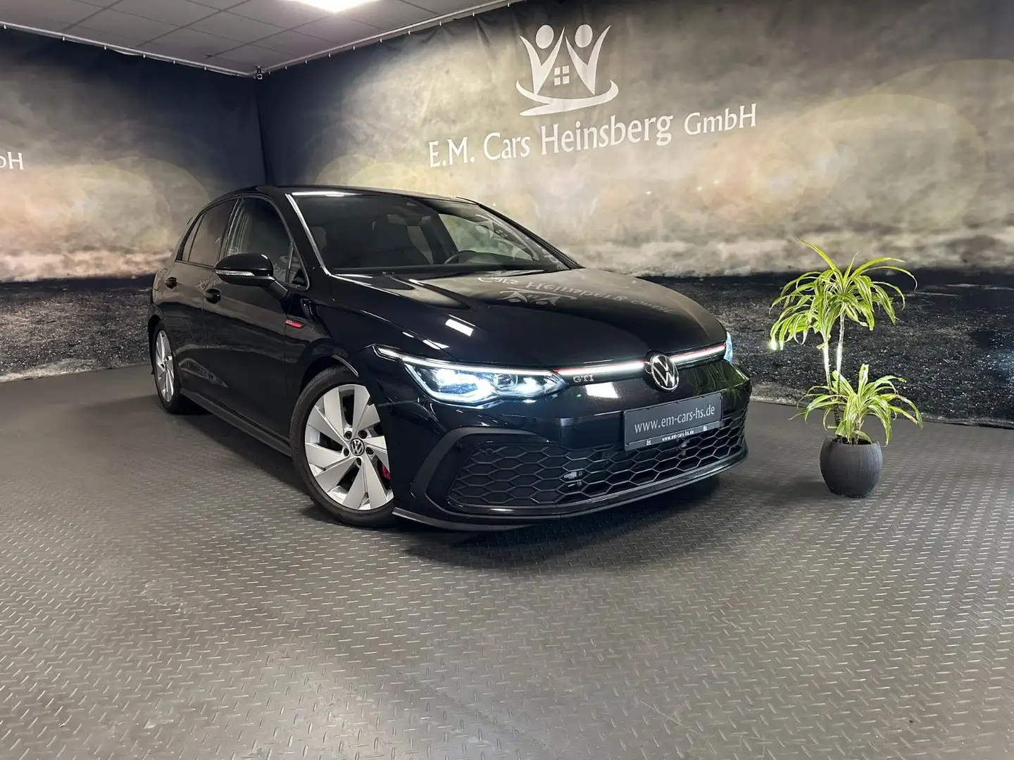 Volkswagen Golf VIII GTI 2.0 TSI Business ACC LED Kam. 1.Hd Schwarz - 1