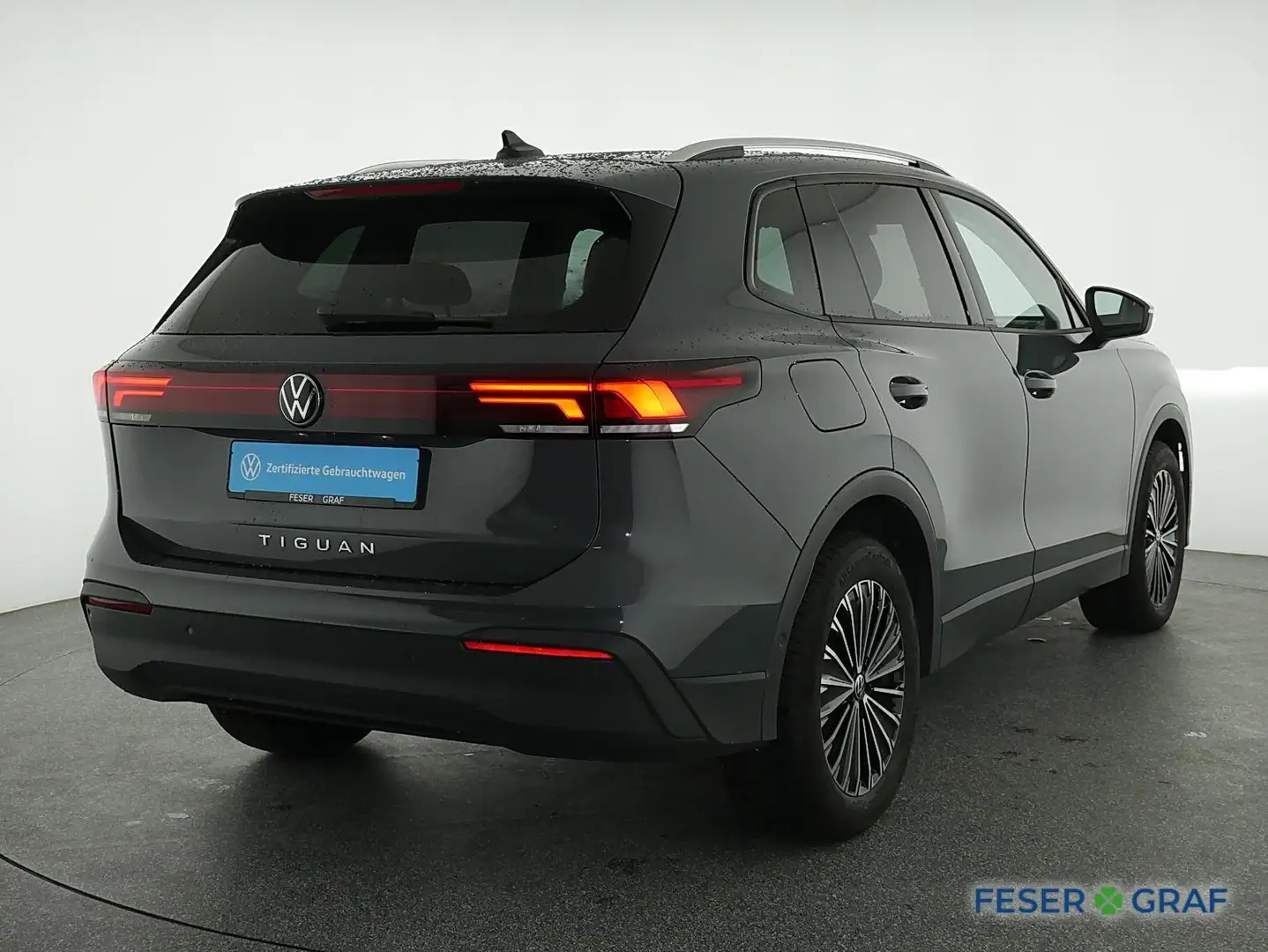 Volkswagen Tiguan Life 2.0 TDI DSG Navi AHK AreaView LED Grau - 2