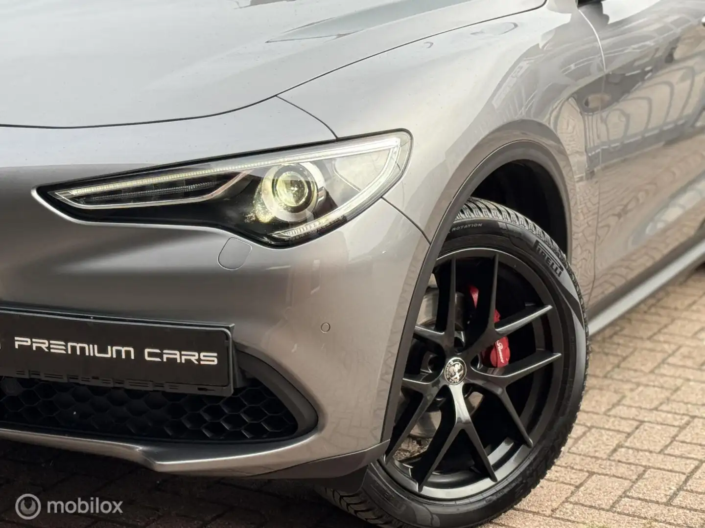 Alfa Romeo Stelvio 2.0 T Q4 280PK Pano ACC 20”Android Auto Grijs - 2