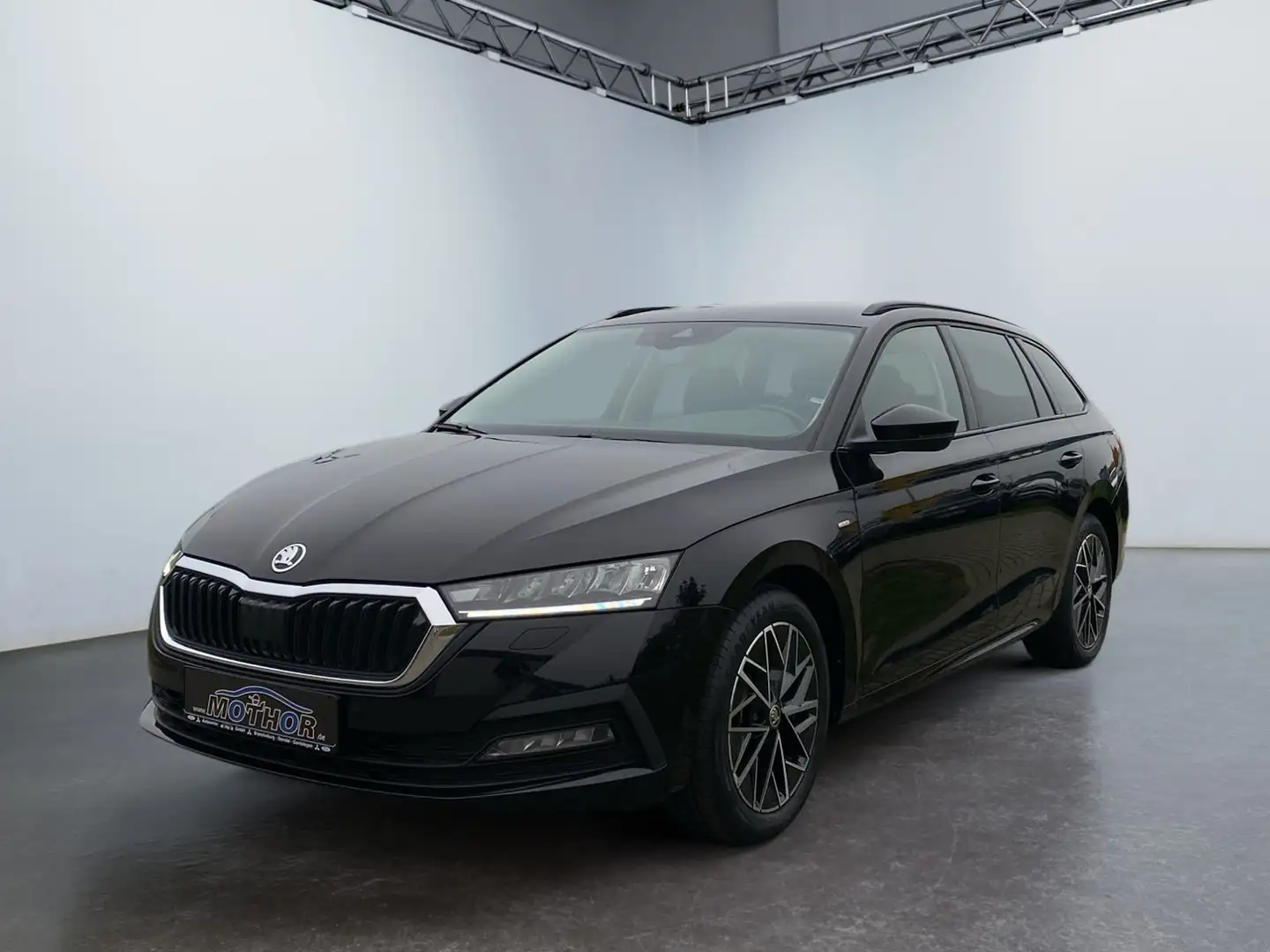 Skoda Octavia Combi Clever 2.0 TDI TEMP PDC SHZ KAM Schwarz - 2