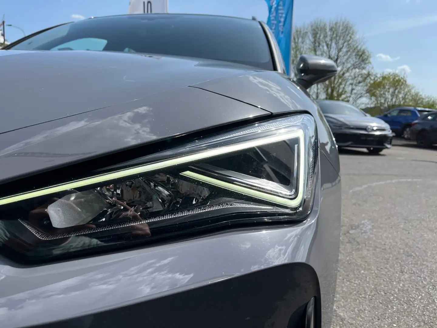 CUPRA Leon ST 2,0 TSI DSG VZ 4Drive Grau - 2