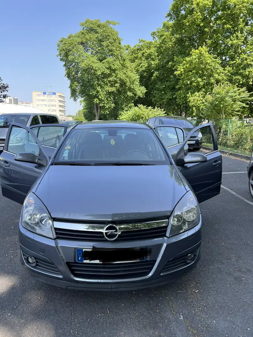 Opel Astra 1.9 CDTI DPF Cosmo - 1