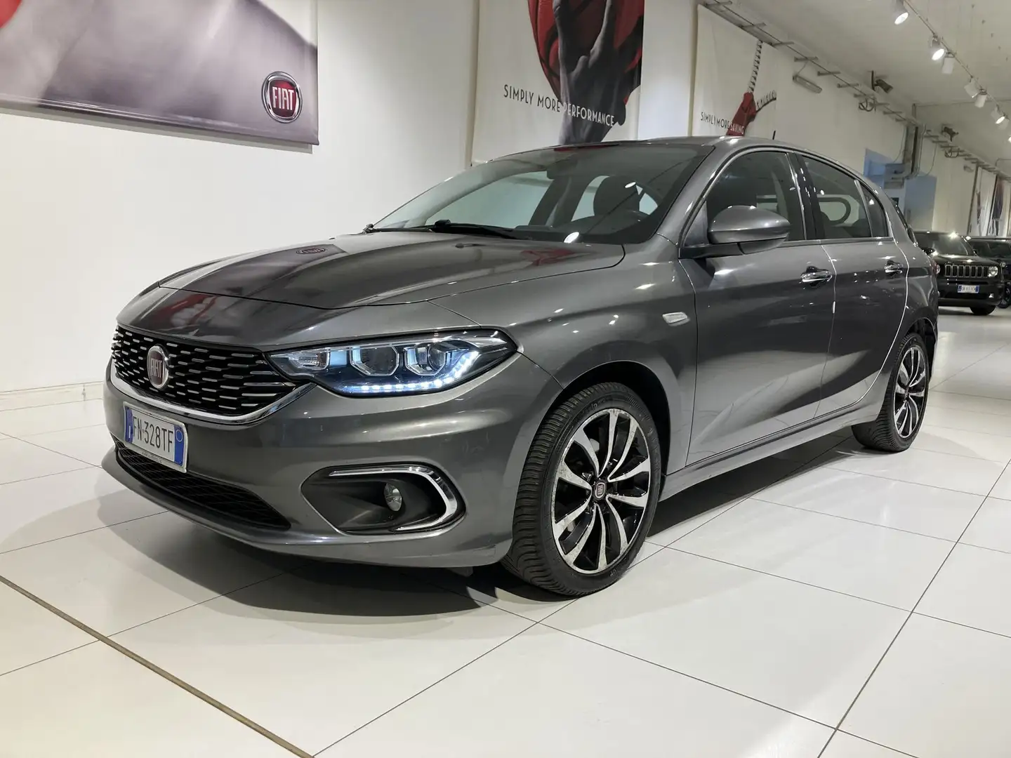 Fiat Tipo 1.3 Mjt 5 porte Lounge N1 Autocarro 4 posti Gris - 1