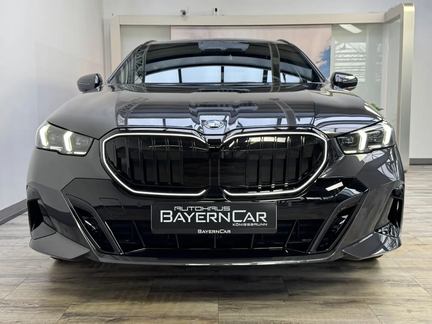 BMW 540 To. xDrive M Sport Pro AHK ACC 360° B&W Grau - 2