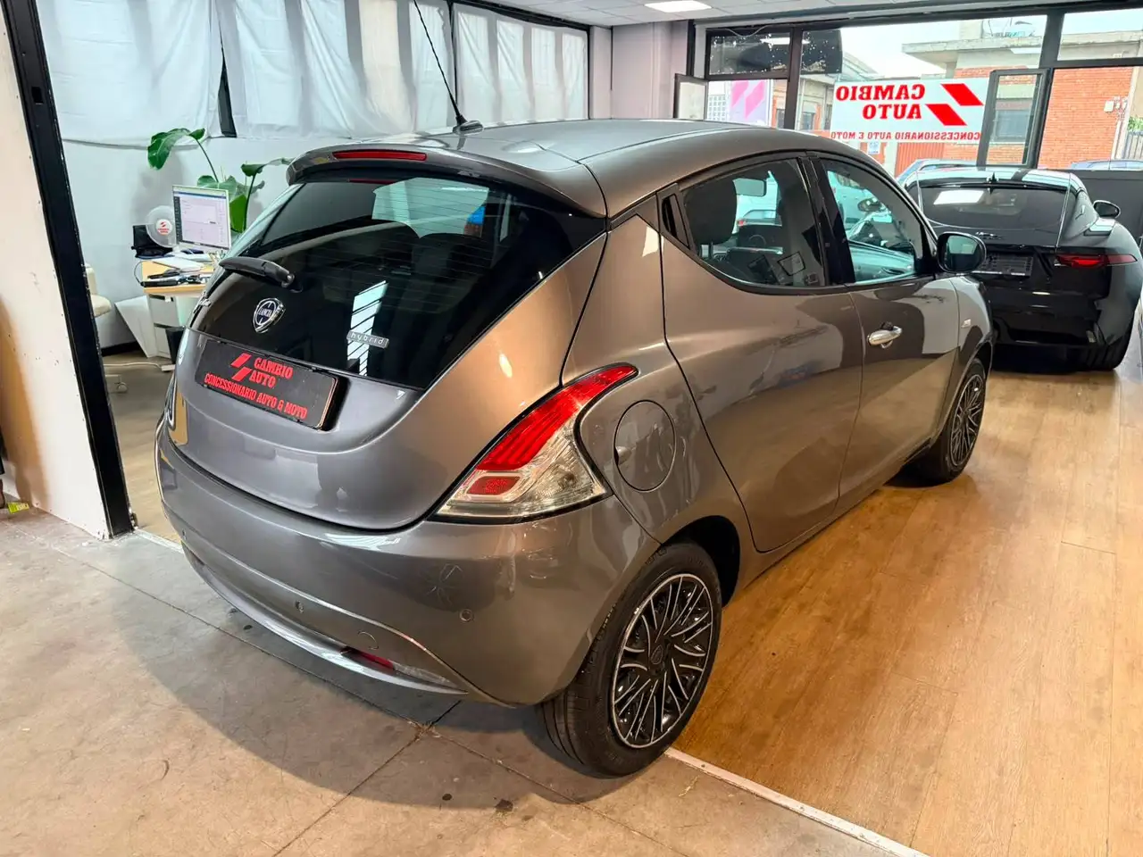 Lancia Ypsilon 2023 — фото 6
