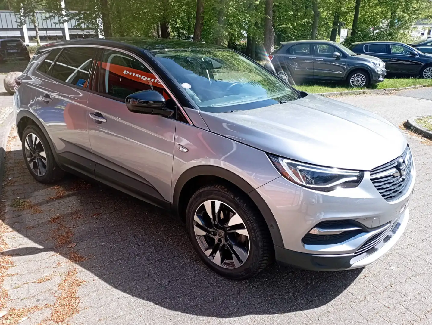 Opel Grandland Business Innovation 1,2i Silber - 1