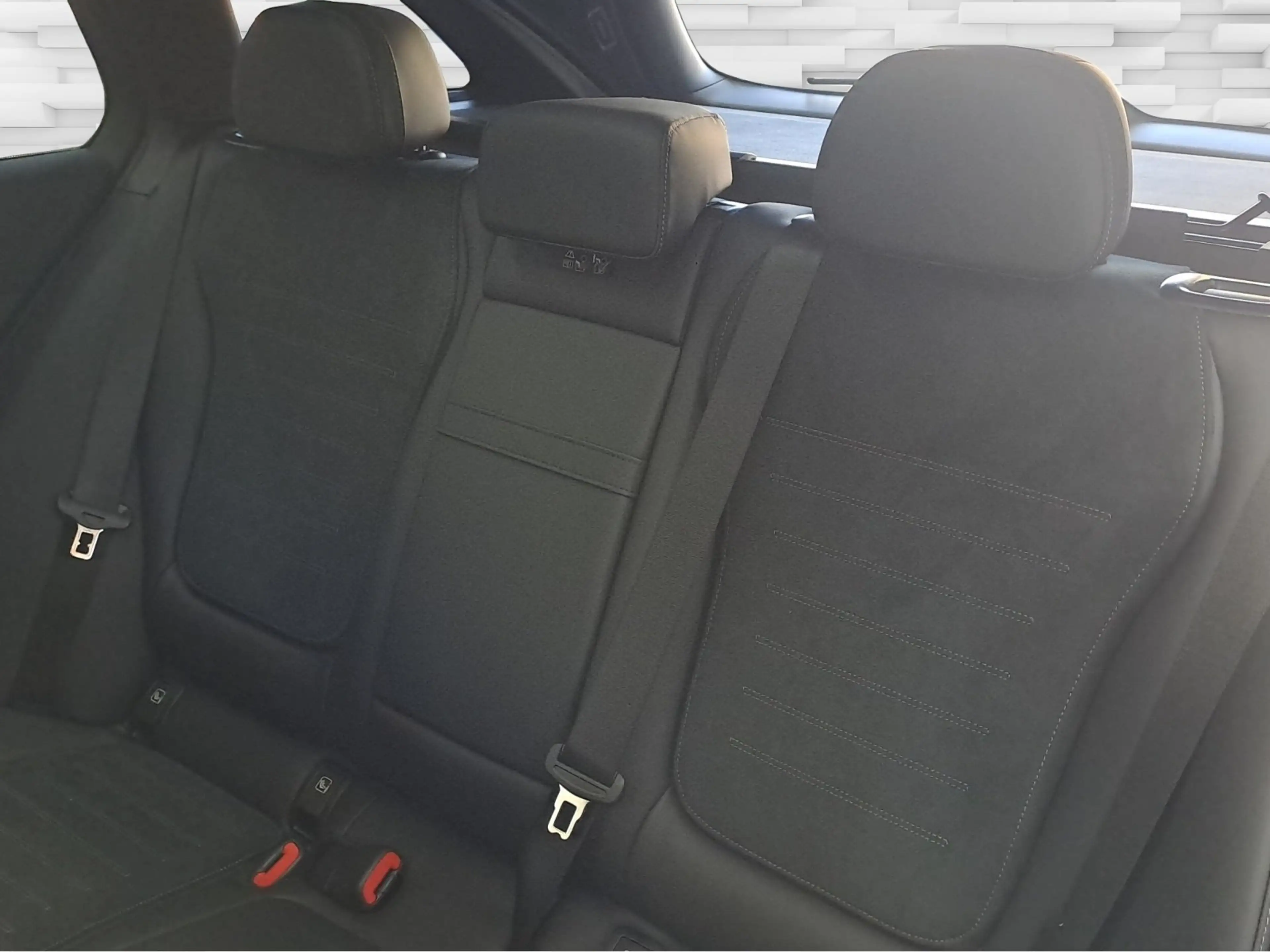 Mercedes-Benz C 220 d T AMG Night AHK/Pano/19"/Tot/360°/Sound3 — photo 7