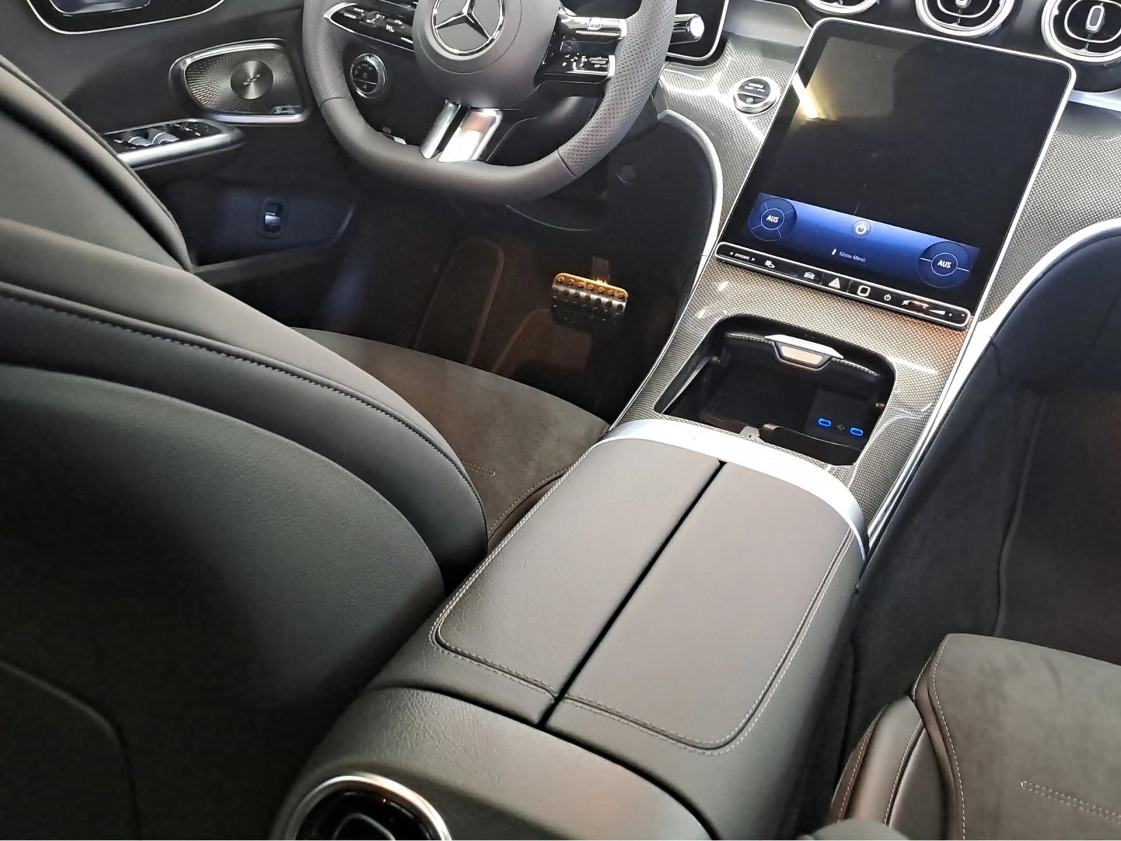Mercedes-Benz C 220 d T AMG Night AHK/Pano/19"/Tot/360°/Sound3 — photo 14