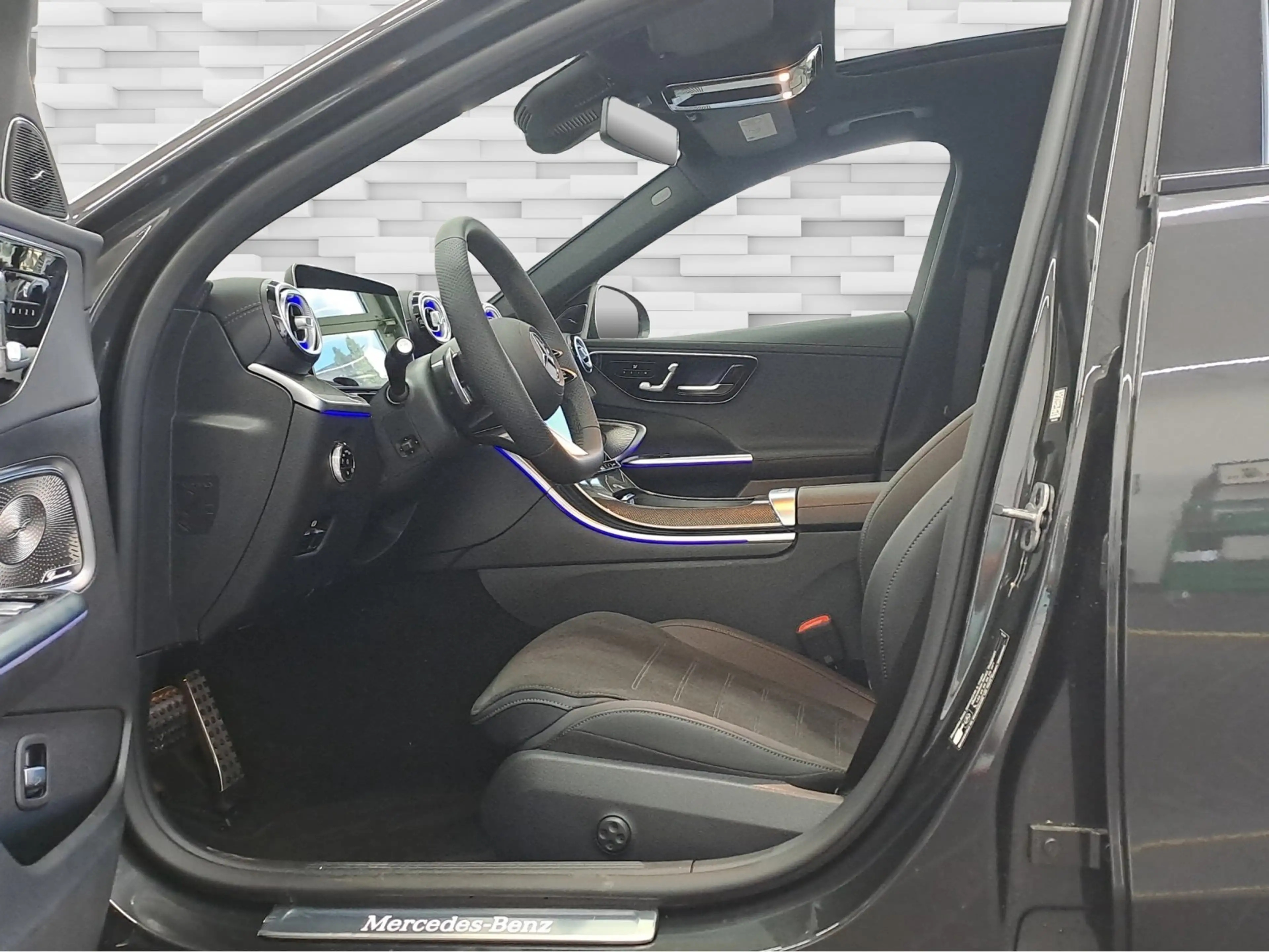 Mercedes-Benz C 220 d T AMG Night AHK/Pano/19"/Tot/360°/Sound3 — photo 4