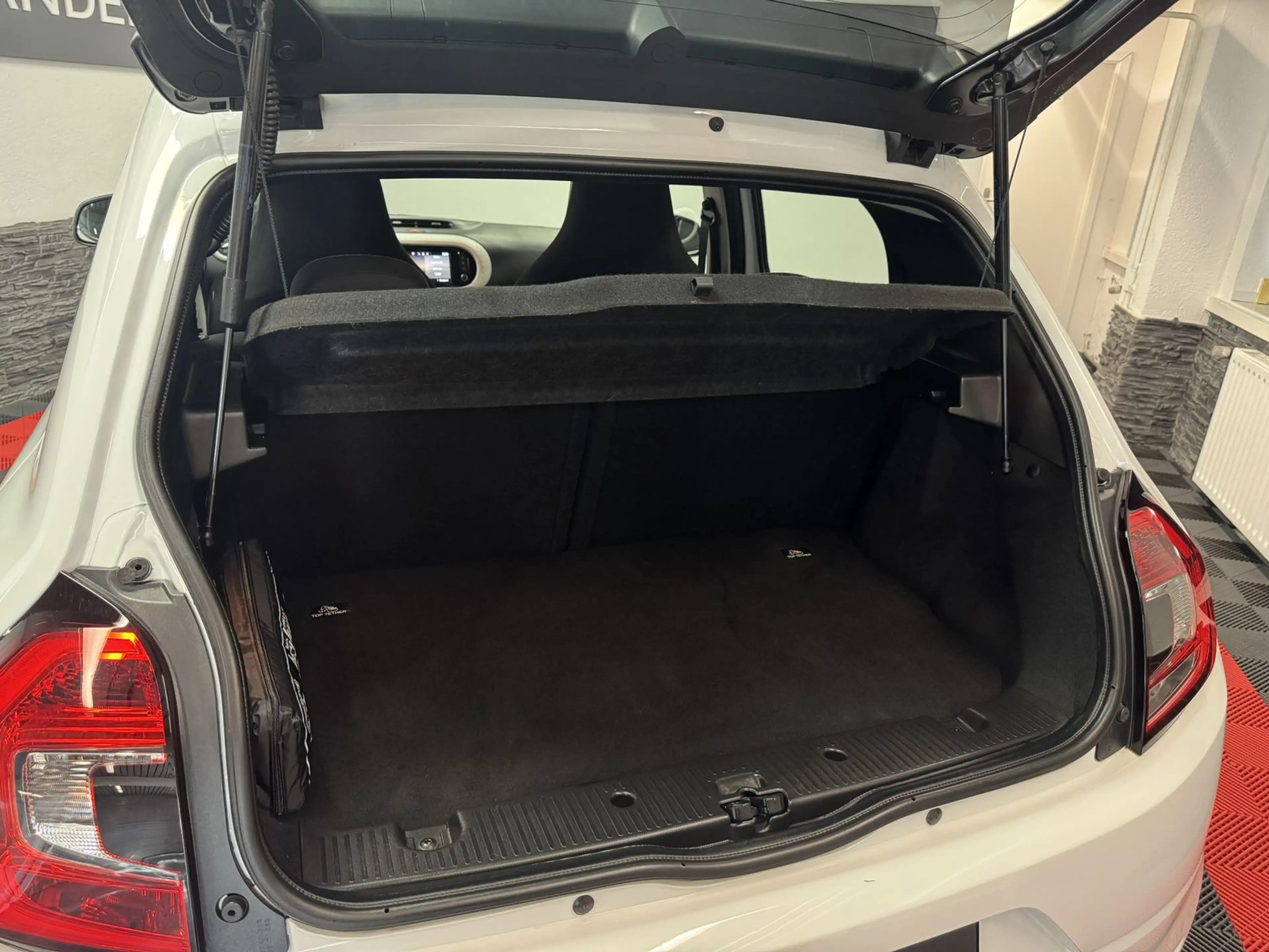 Renault Twingo Equilibre — photo 11