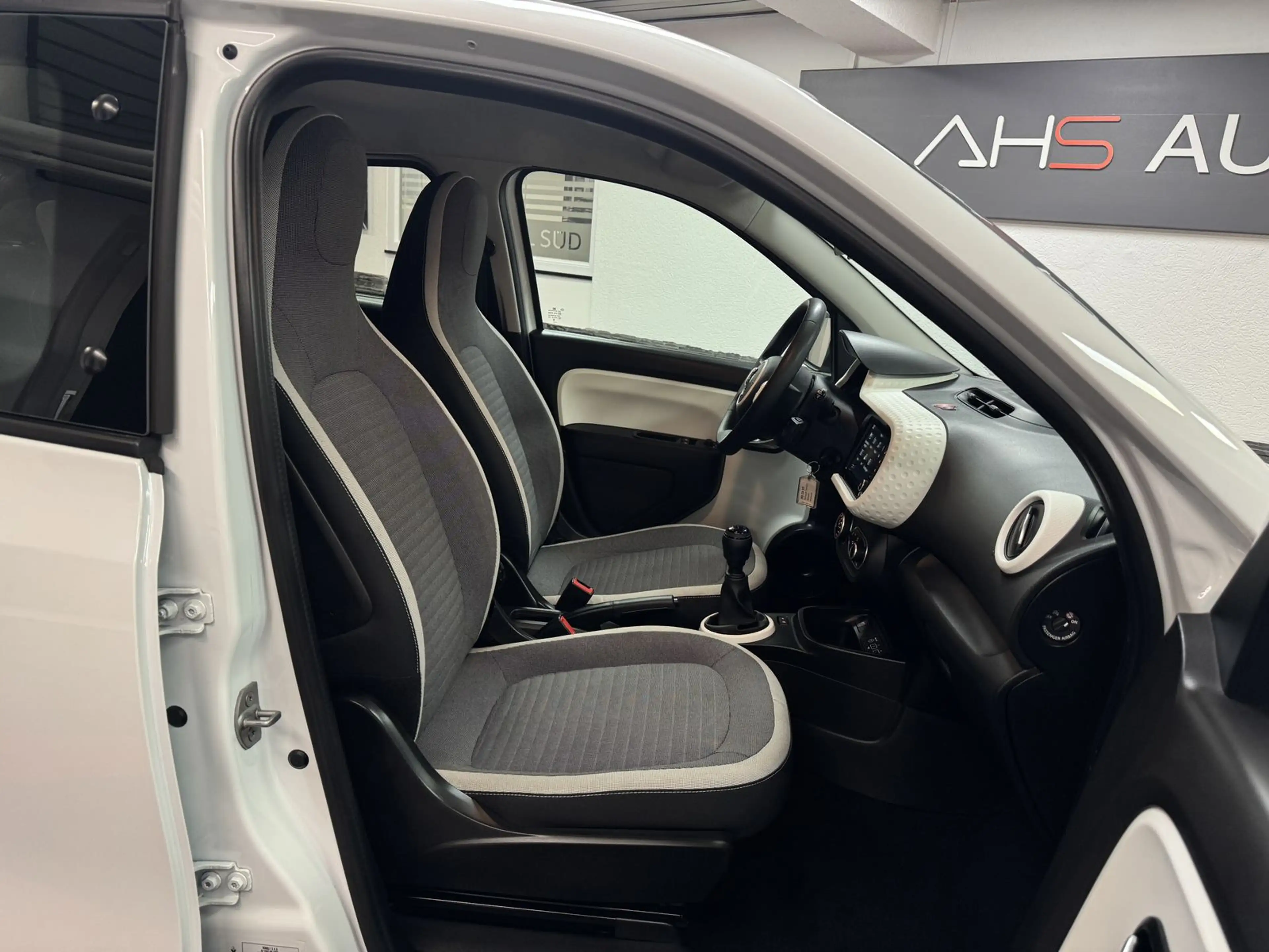 Renault Twingo Equilibre — photo 10