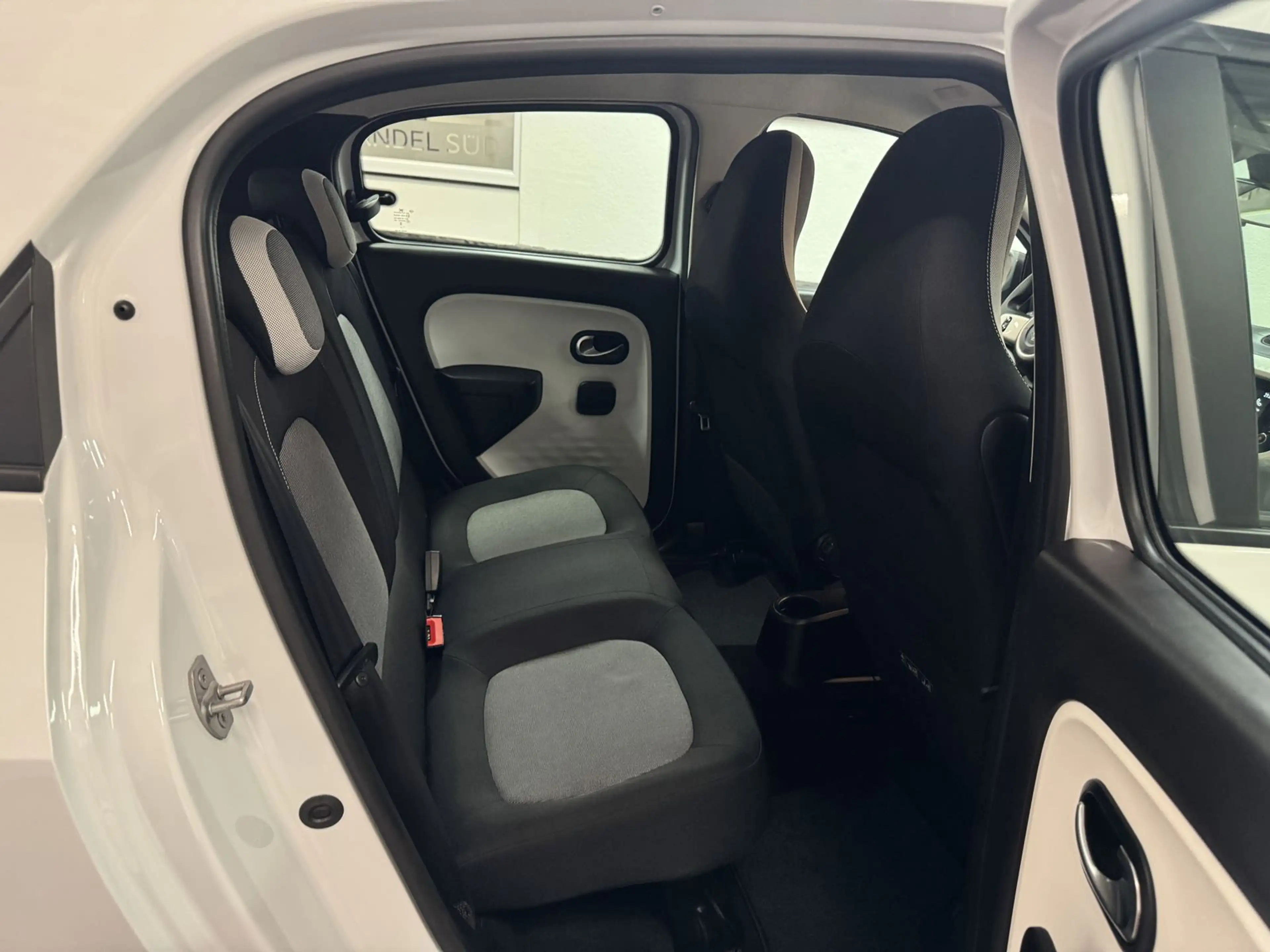 Renault Twingo Equilibre — photo 14
