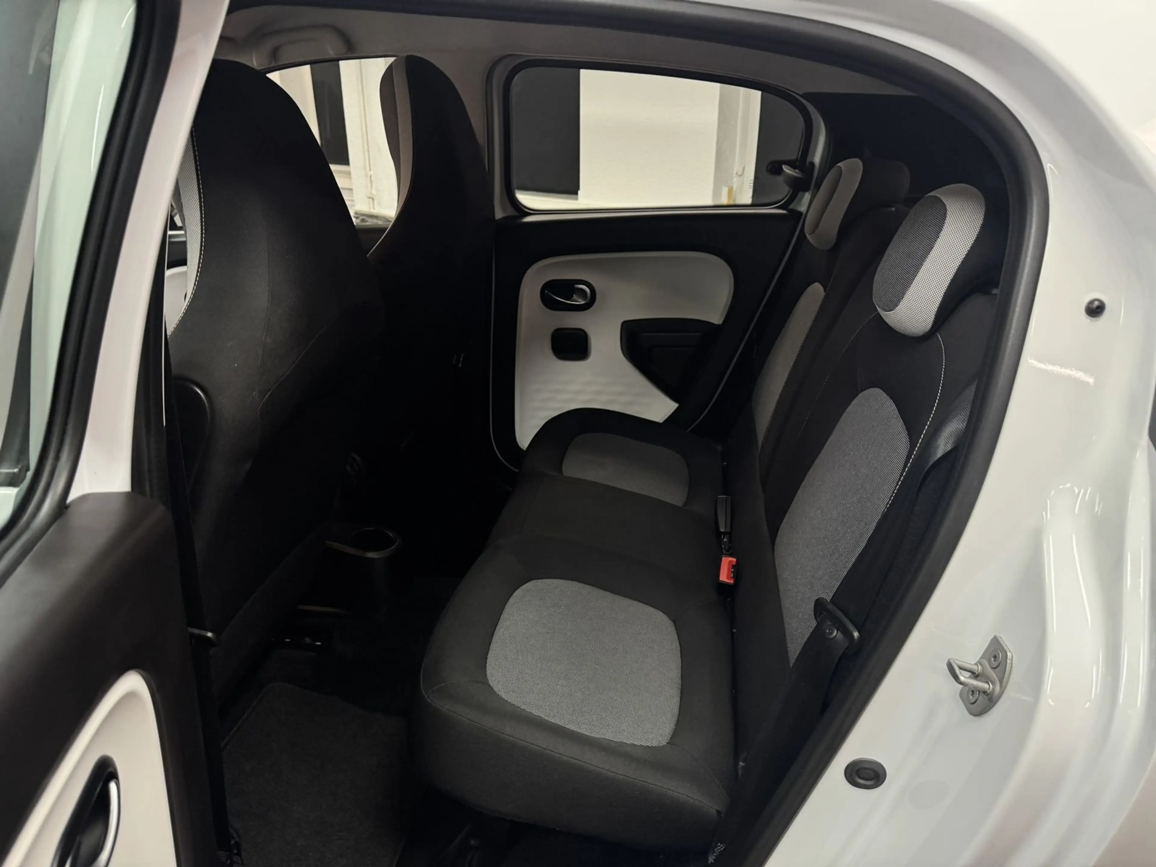 Renault Twingo Equilibre — photo 13