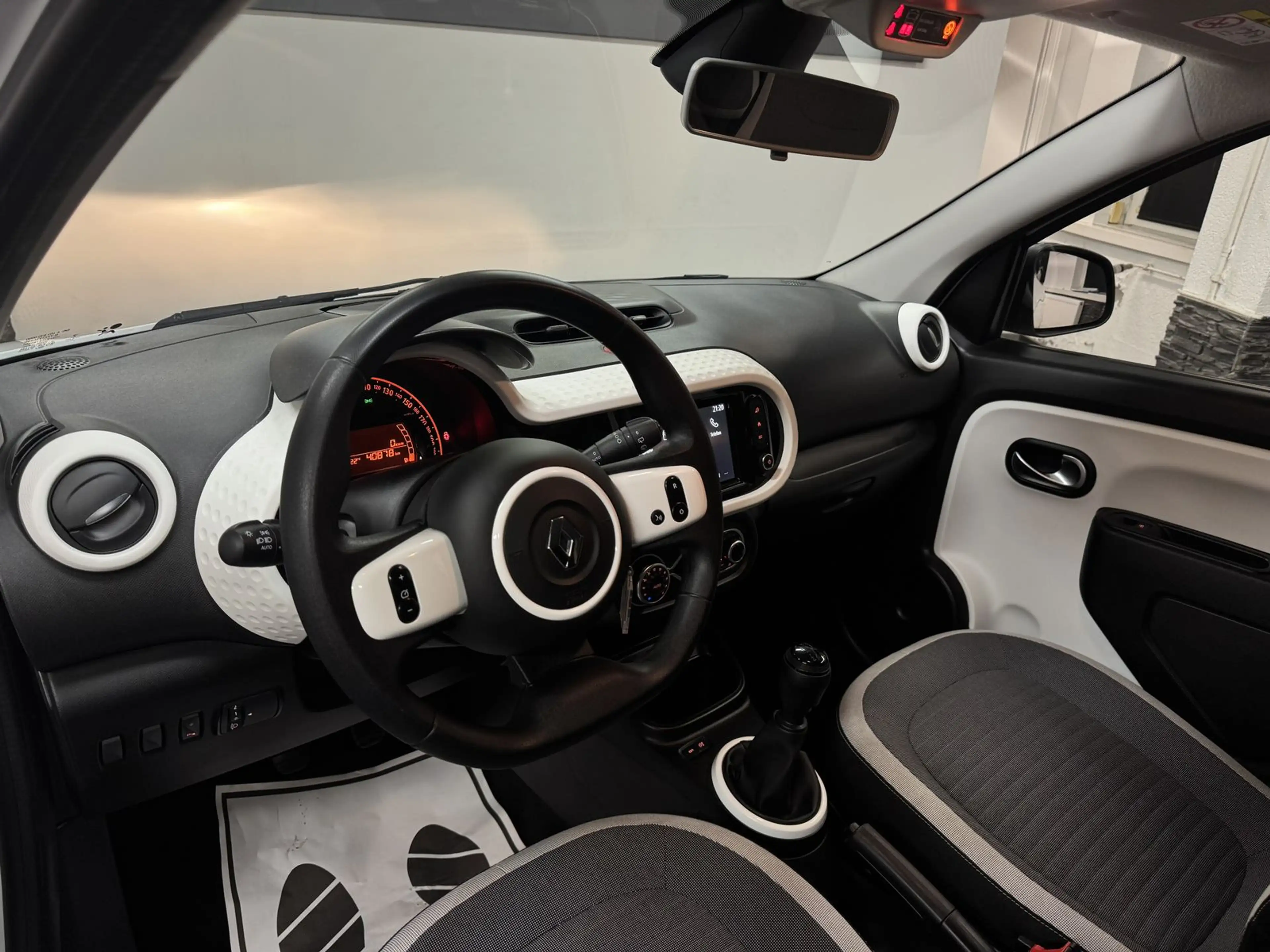 Renault Twingo Equilibre — photo 7