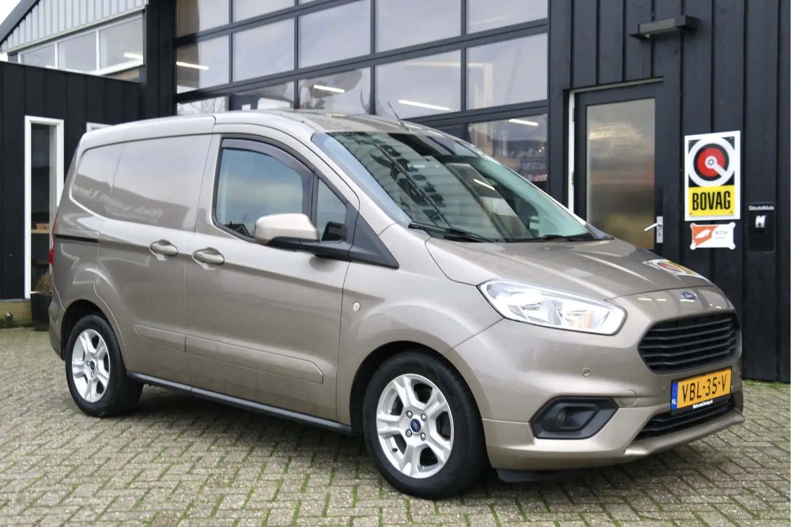 Ford Transit Courier 1.5 TDCI Limited | Euro 6 | Carplay | Navi | Clima Grijs - 1
