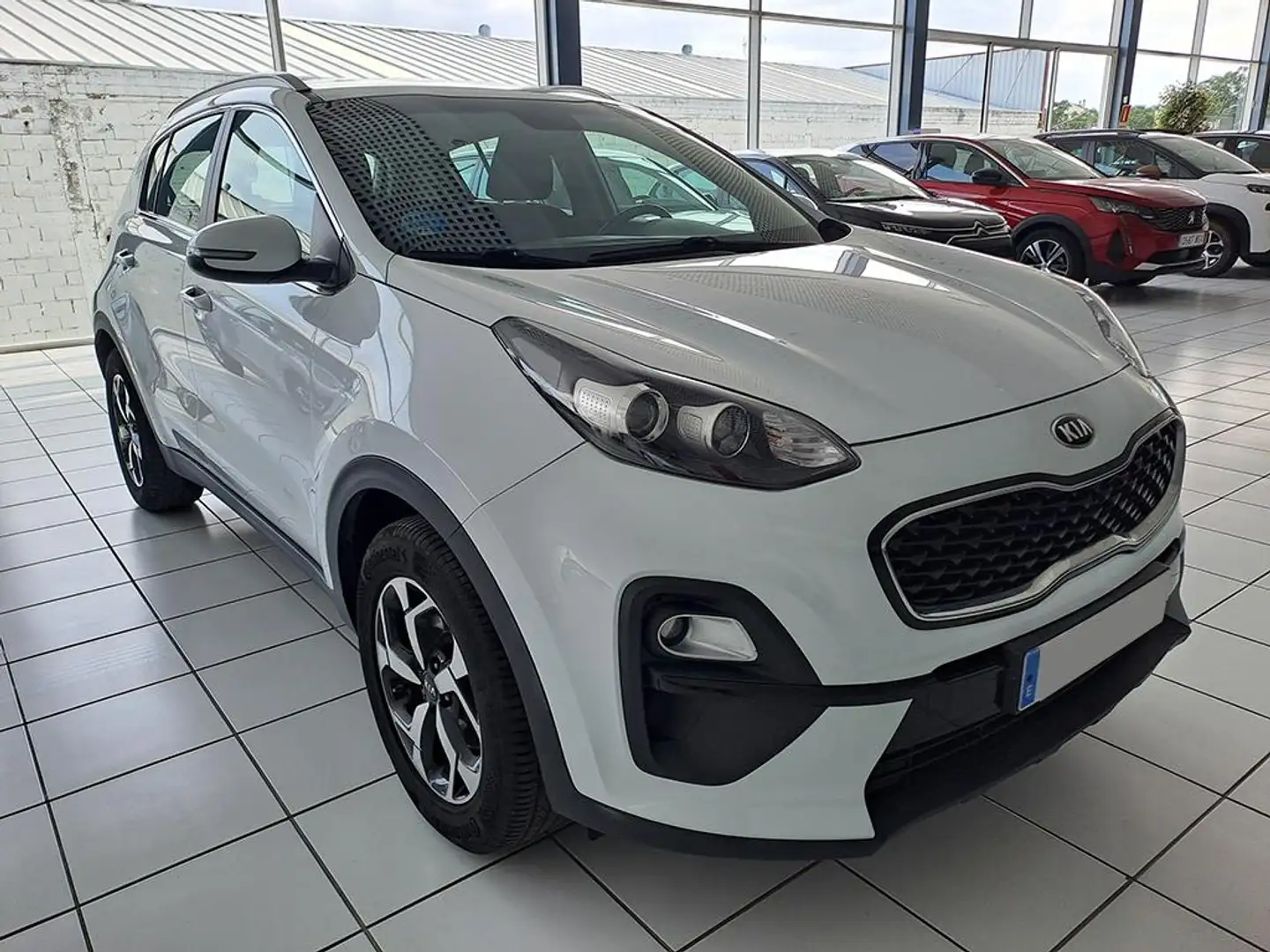 Kia Sportage 1.6 MHEV Business 4x2 136 Blanco - 2