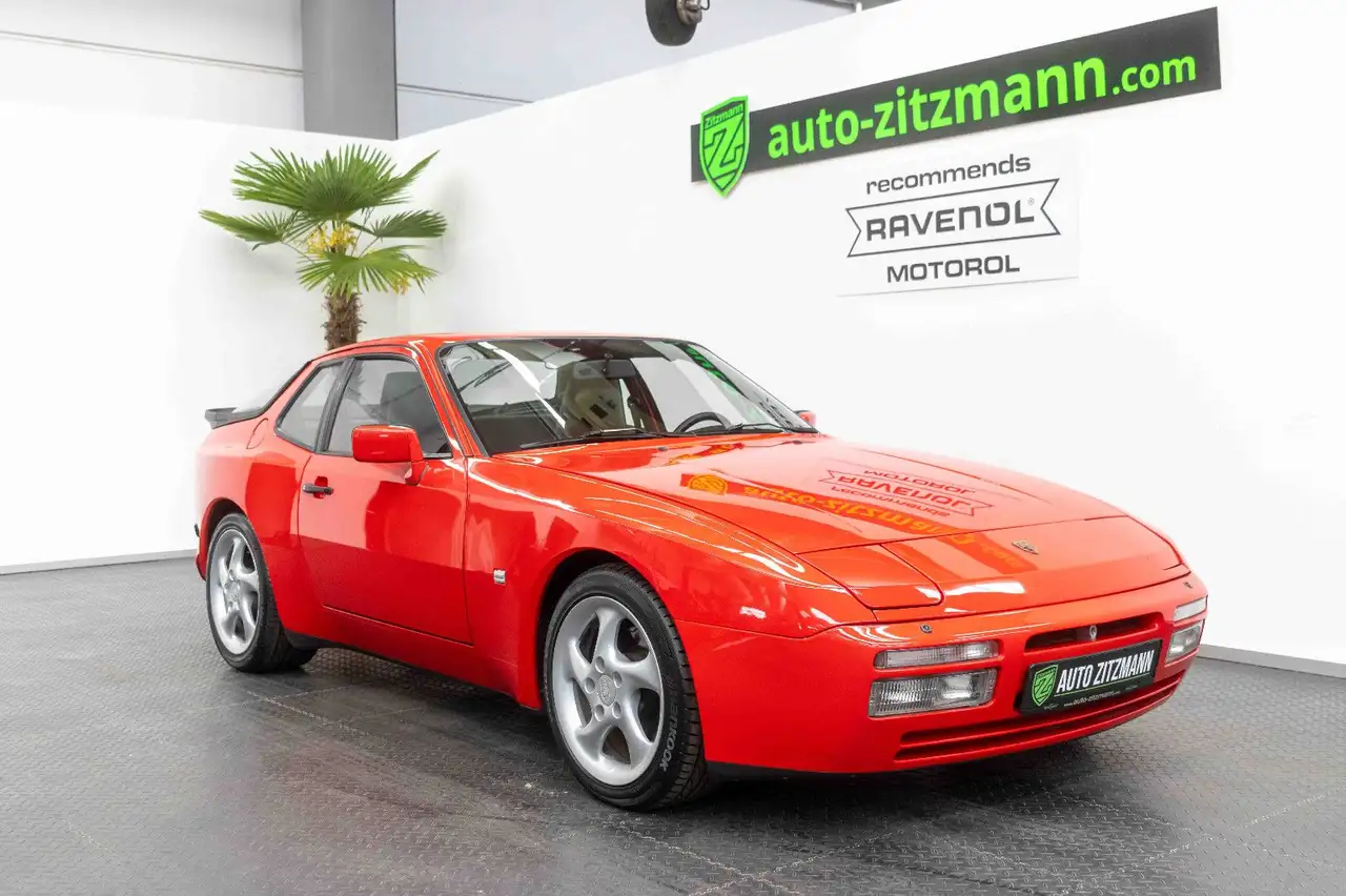 Porsche 944